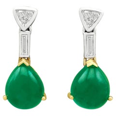 Boucles d'oreilles pendantes vintage en or jaune avec diamants et émeraudes cabochons de 2,96 carats