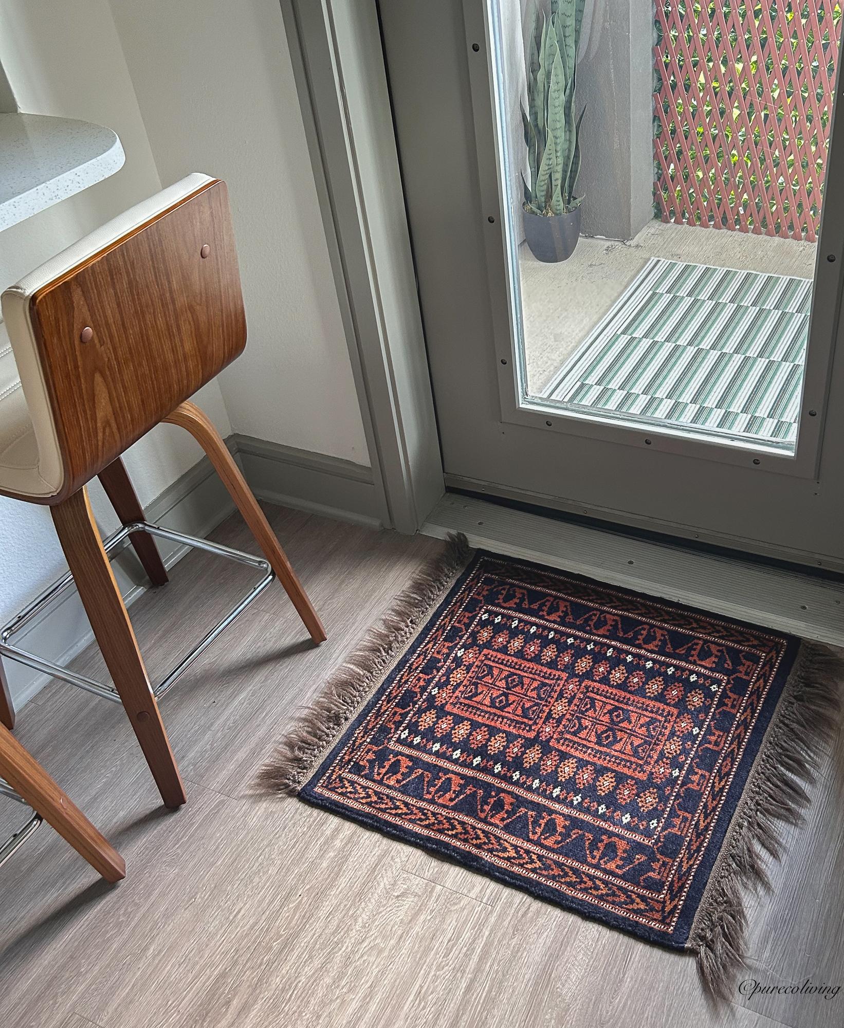 Vintage 2'x2' Turkoman-Teppich (Stammeskunst) im Angebot