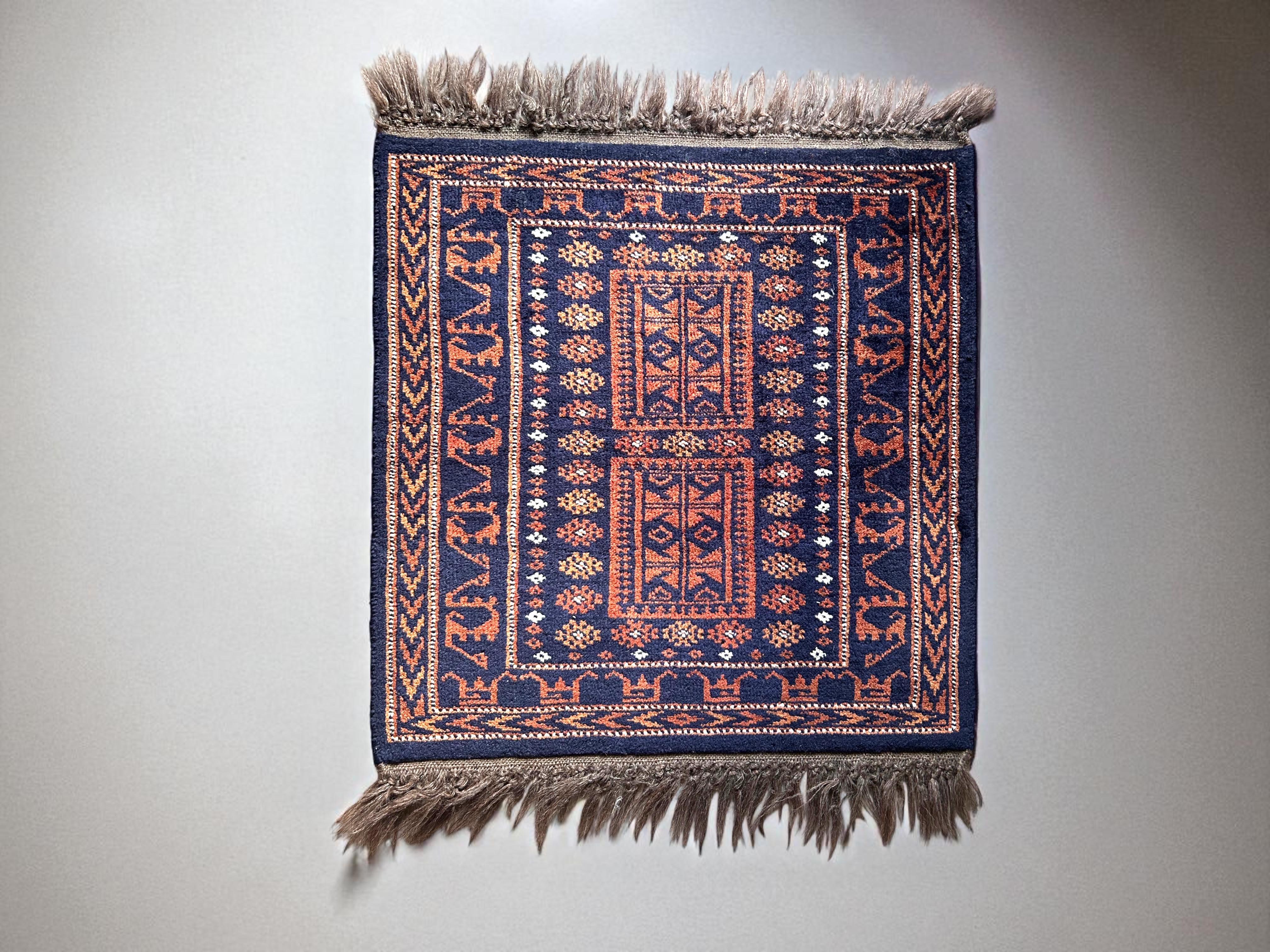 Vintage 2'x2' Turkoman-Teppich (Zentralasiatisch) im Angebot