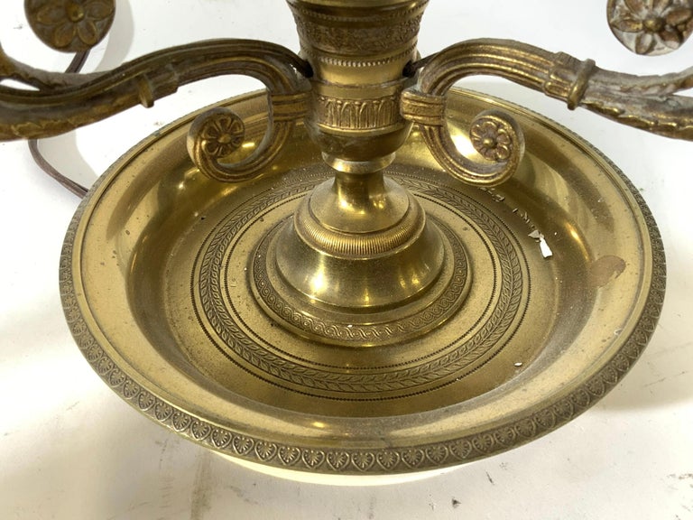 Vintage 3 Arm Brass & Tole Bouillotte Lamp In Good Condition For Sale In Great Barrington, MA