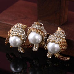 Vintage 3 Bird Chicks Faux Pearl Sparkling Crystal Golden Brooch Pin