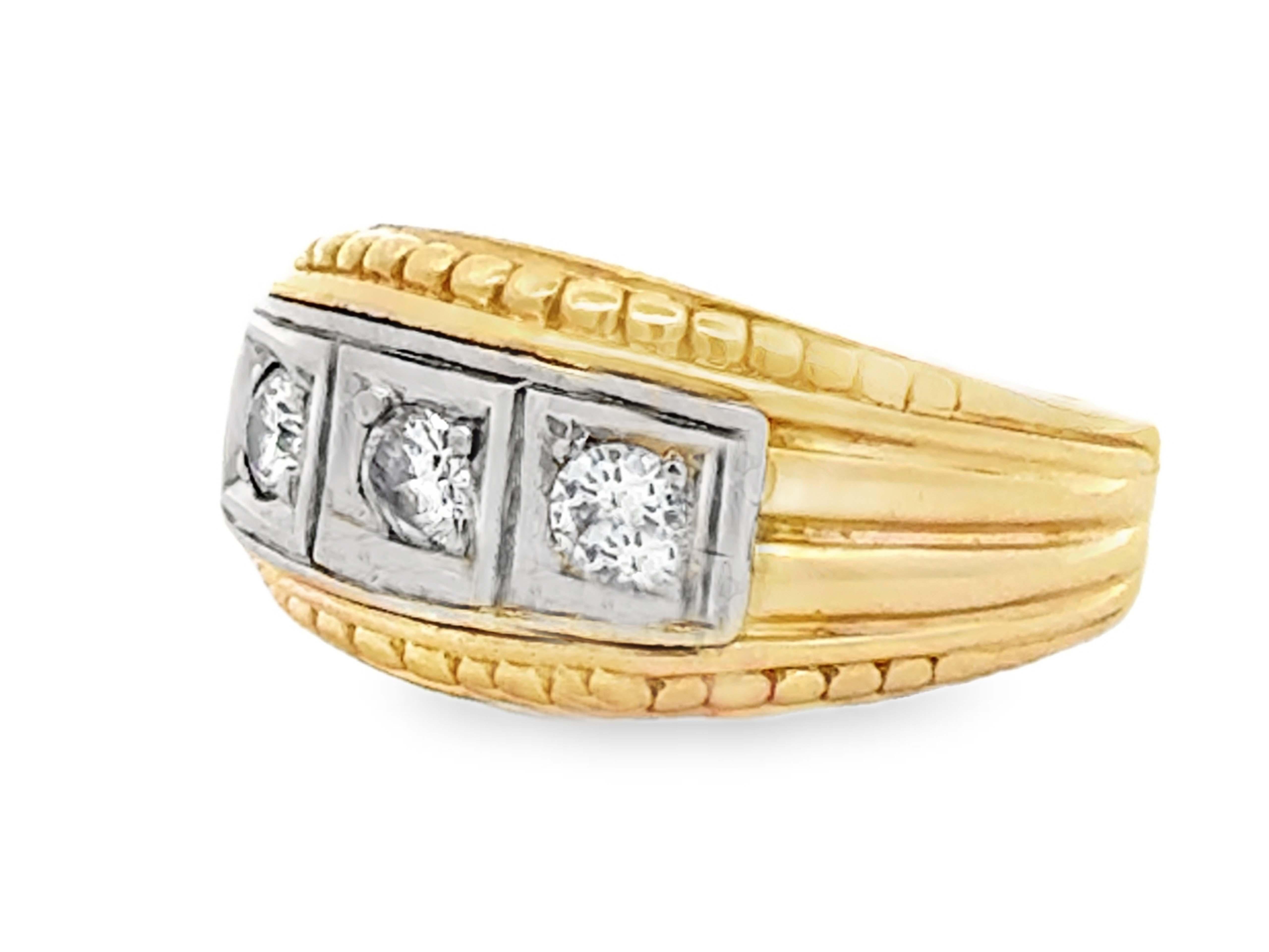 Taglio brillante Anello a fascia con 3 diamanti taglio Brilliante d'epoca in oro giallo e bianco a due tonalità 14k in vendita