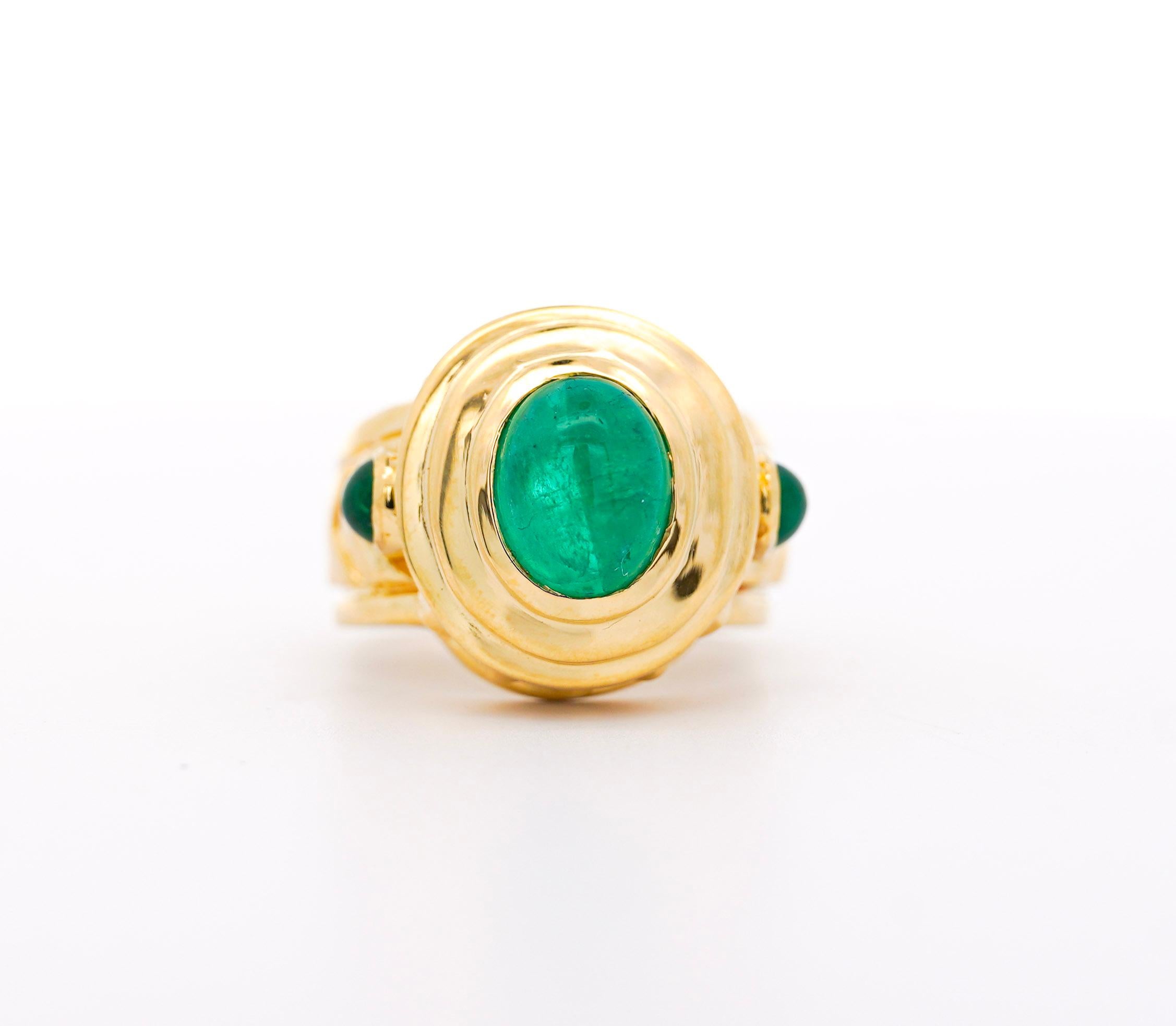 Art Deco Vintage 3 Carat Cabochon Cut Colombian Emerald Bezel in 20K Yellow Gold Ring For Sale