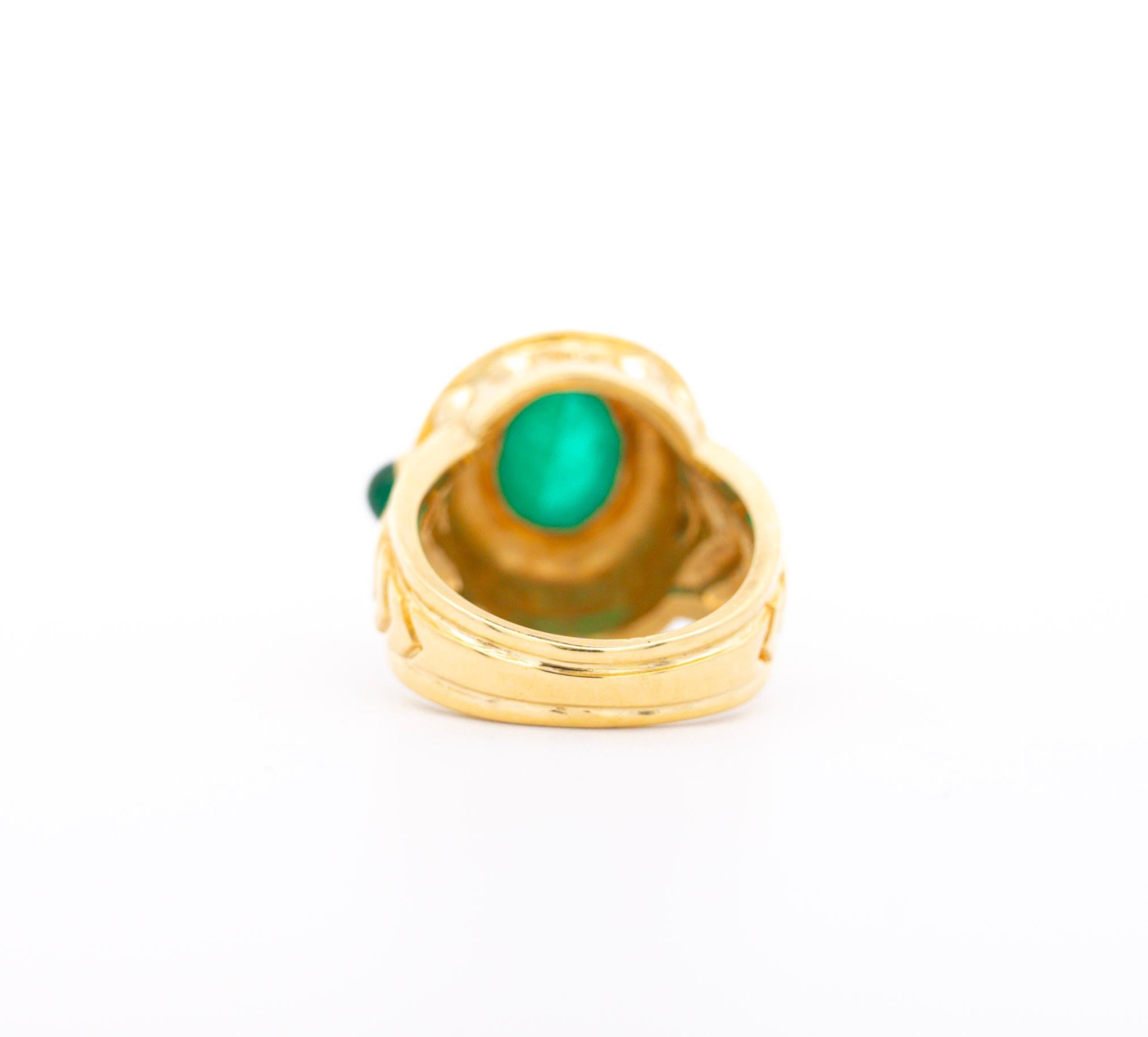 Women's or Men's Vintage 3 Carat Cabochon Cut Colombian Emerald Bezel in 20K Yellow Gold Ring For Sale