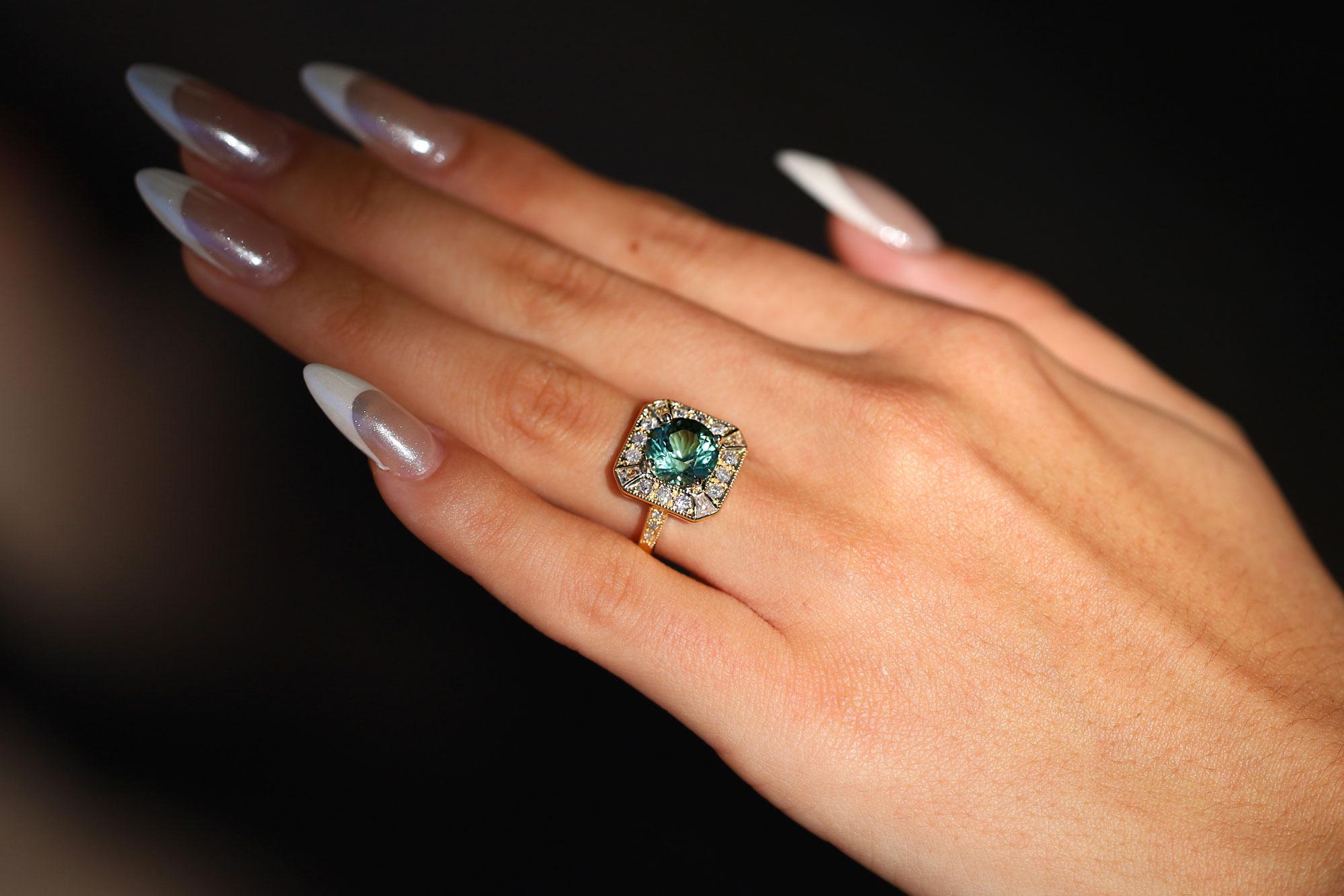 Vintage  3 Carat Green Tourmaline and Diamond 18k Gold Cocktail Engagement Ring In Good Condition For Sale In Santa Barbara, CA