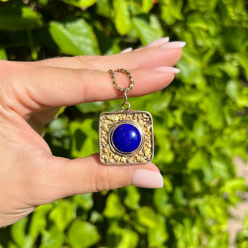 Modern Vintage 3 Carat Lapis Lazuli Square Gold Nugget Pendant Necklace For Sale