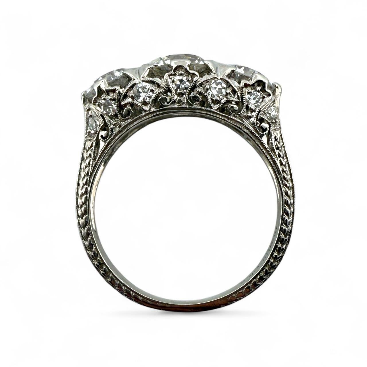Anello di fidanzamento in platino a tre pietre con diamante d'epoca edoardiana da 3 CTW in vendita 5