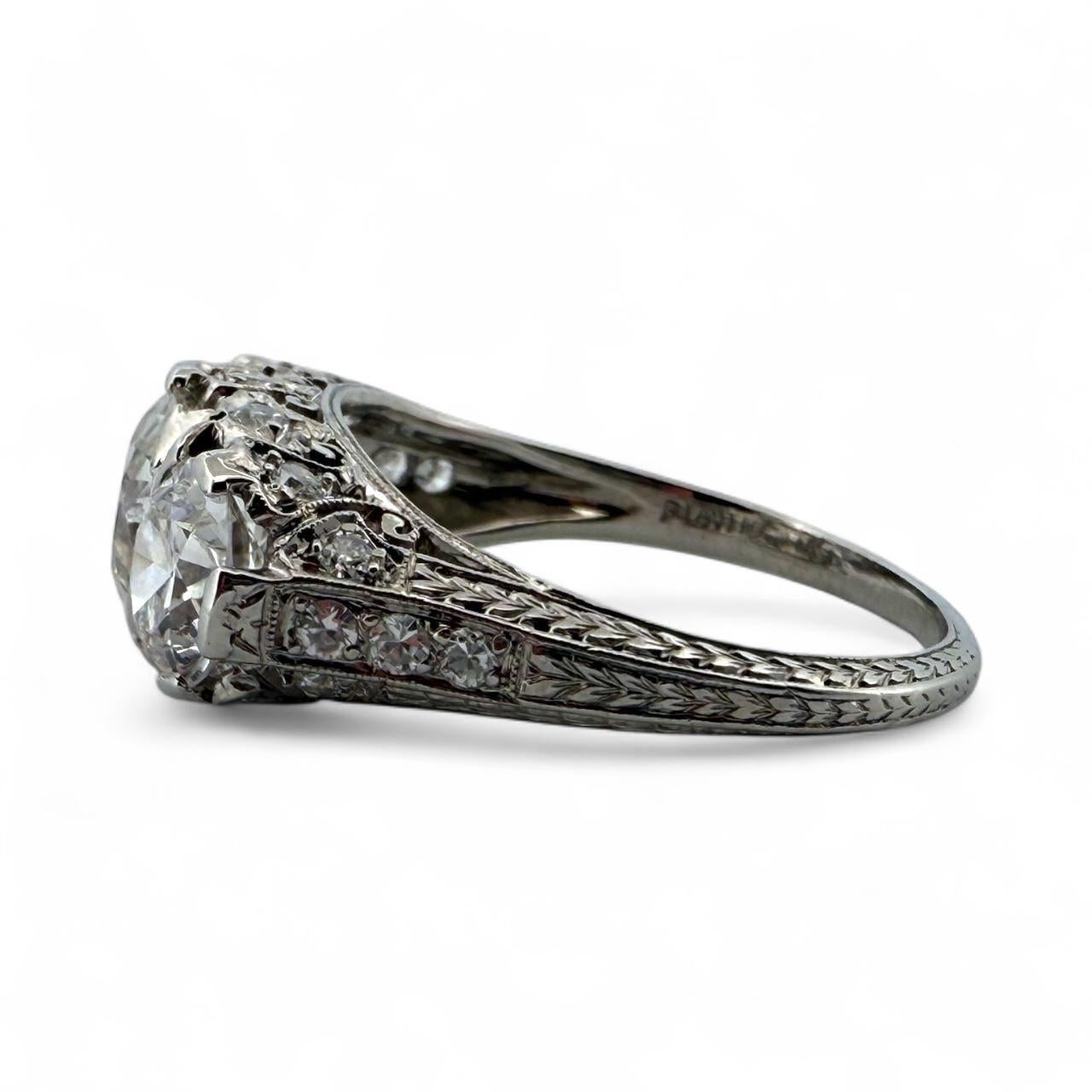 Anello di fidanzamento in platino a tre pietre con diamante d'epoca edoardiana da 3 CTW in vendita 2