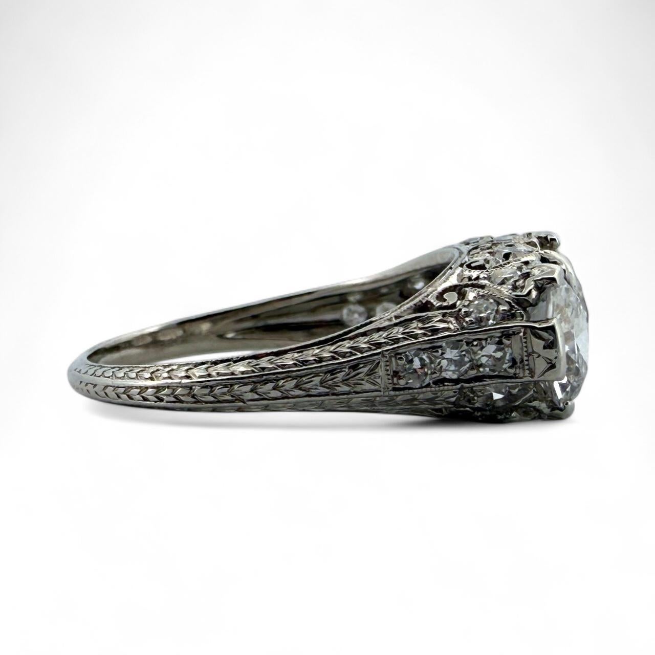 Anello di fidanzamento in platino a tre pietre con diamante d'epoca edoardiana da 3 CTW in vendita 3