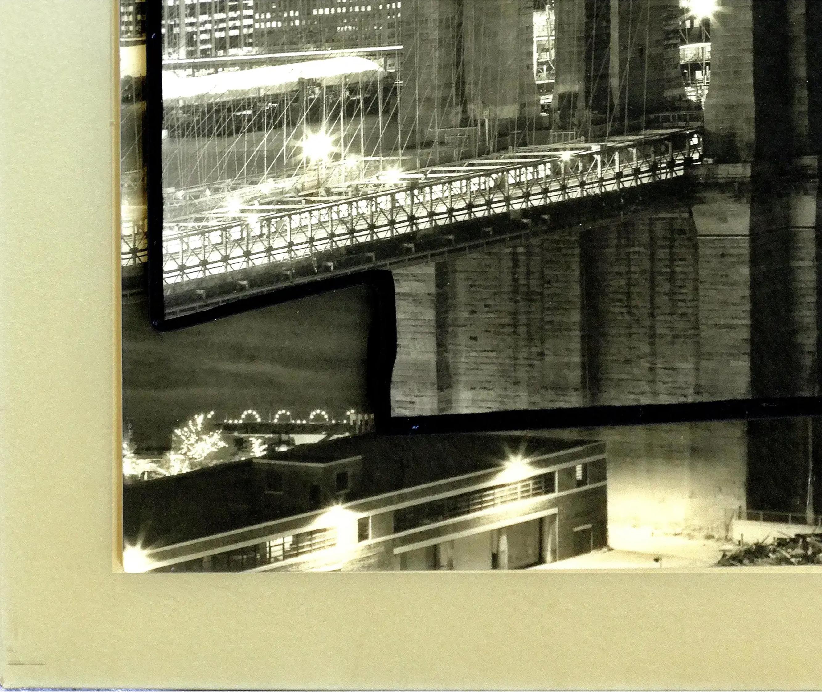 20ième siècle Vintage 3-Dimensional New York City Skyline Photograph, Twin Towers, encadré  en vente