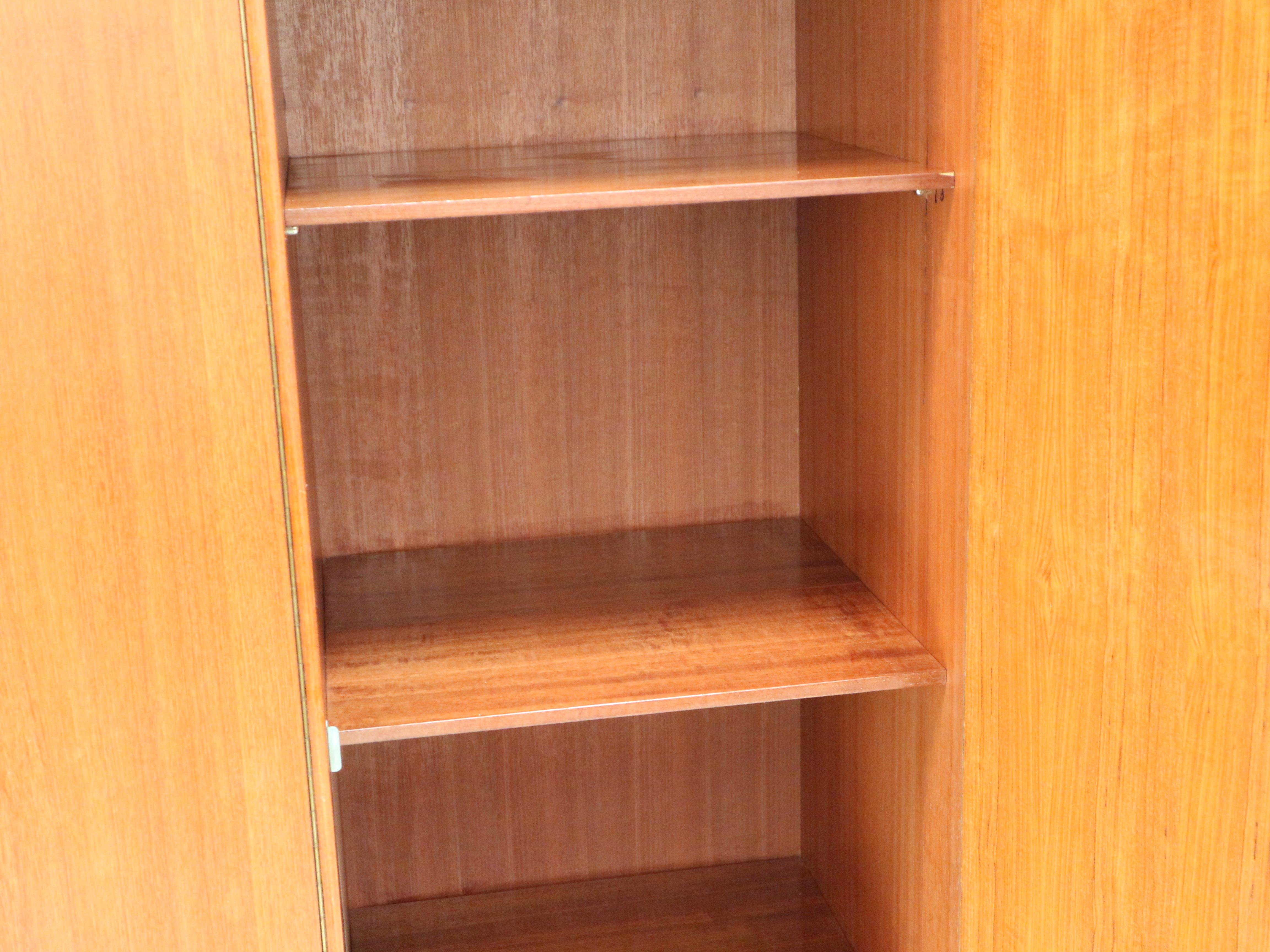 Armario vintage de 3 puertas fabricado en los años 60 en venta 4