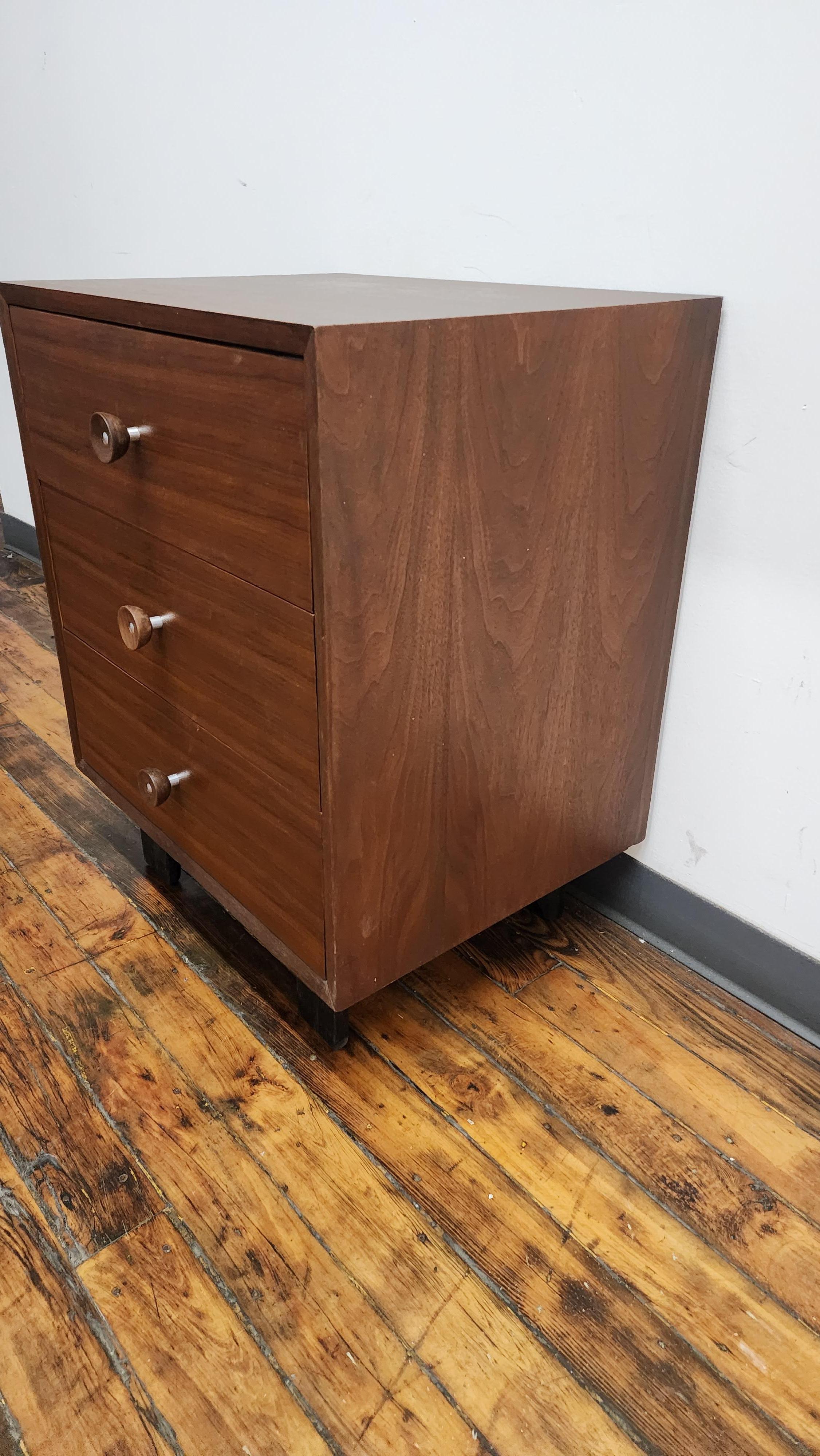 Vintage 3 Drawer Dresser by George Nelson for Herman Miller In Good Condition For Sale In Philadelphia, PA