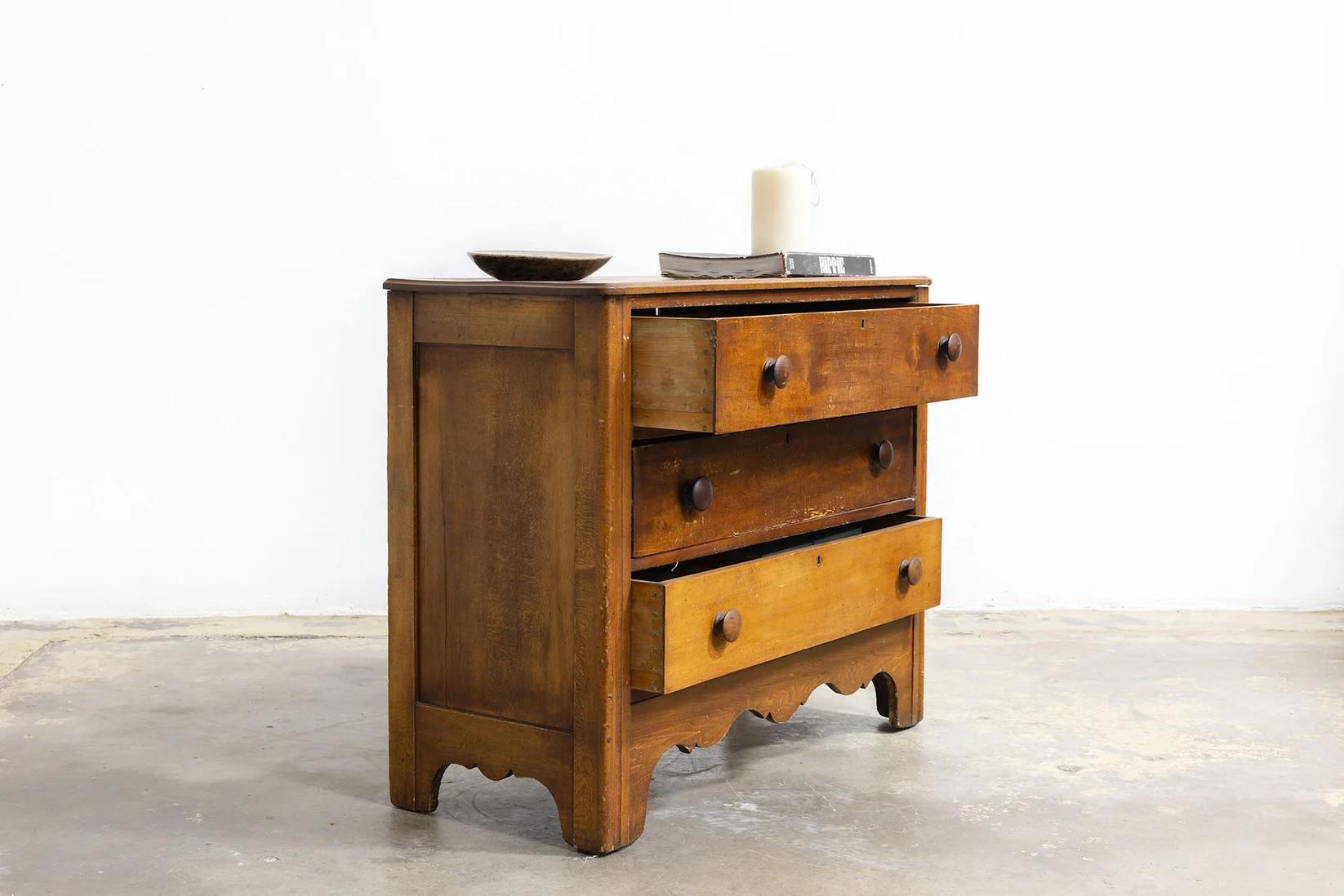 Coffre à trois tiroirs Vintage  Commode
Dimensions globales - 38 