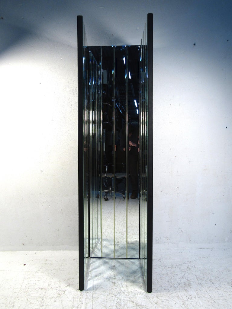 Vintage 3-Paneled Mirrored Room Divider In Good Condition In Brooklyn, NY