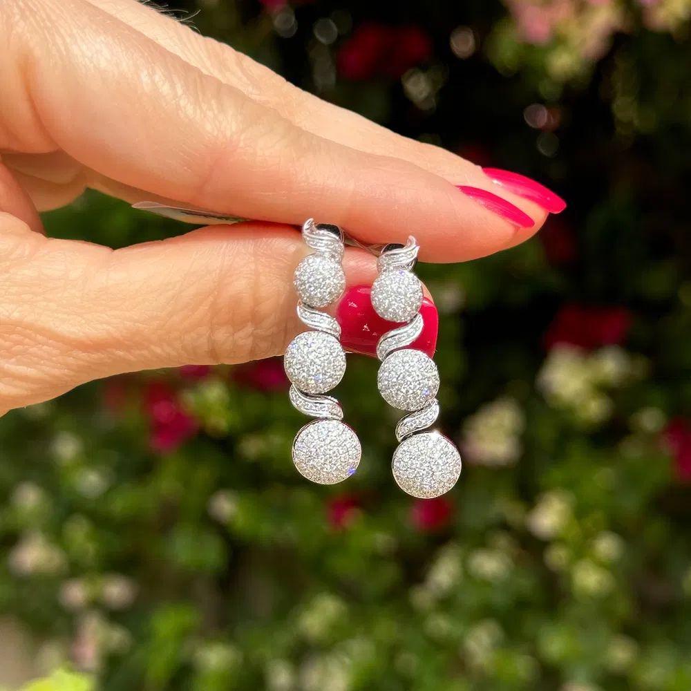 Pendientes de gota de oro vintage con 3 diamantes RBC pavé Modernista en venta