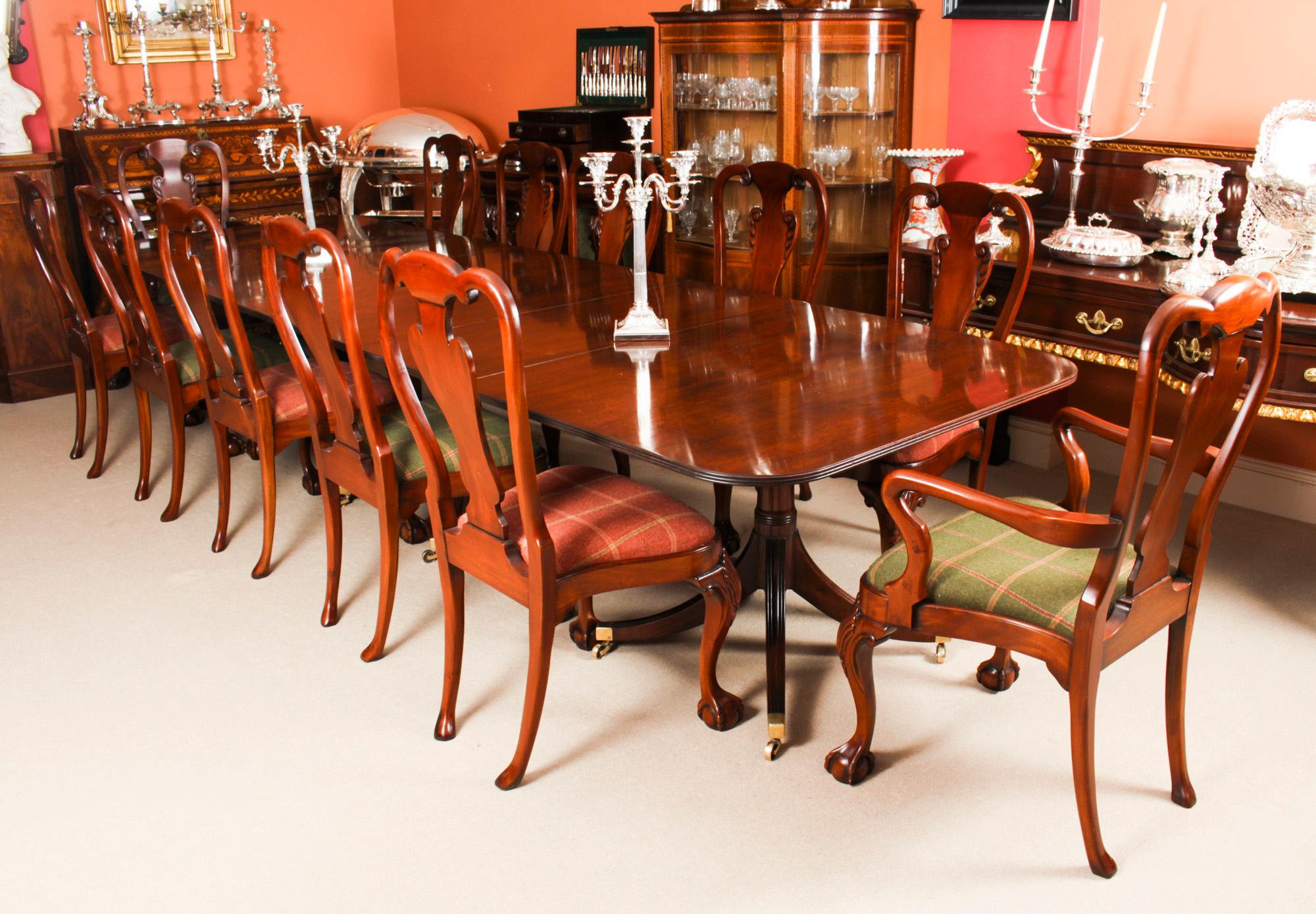 This is fabulous Vintage dining set comprising a Regency Revival dining table by William Tillman, circa 1980 and a Vintage set of 12 Queen Anne Revival mahogany Dining Chairs Mid 20th Century.

The table is made of stunning solid flame mahogany