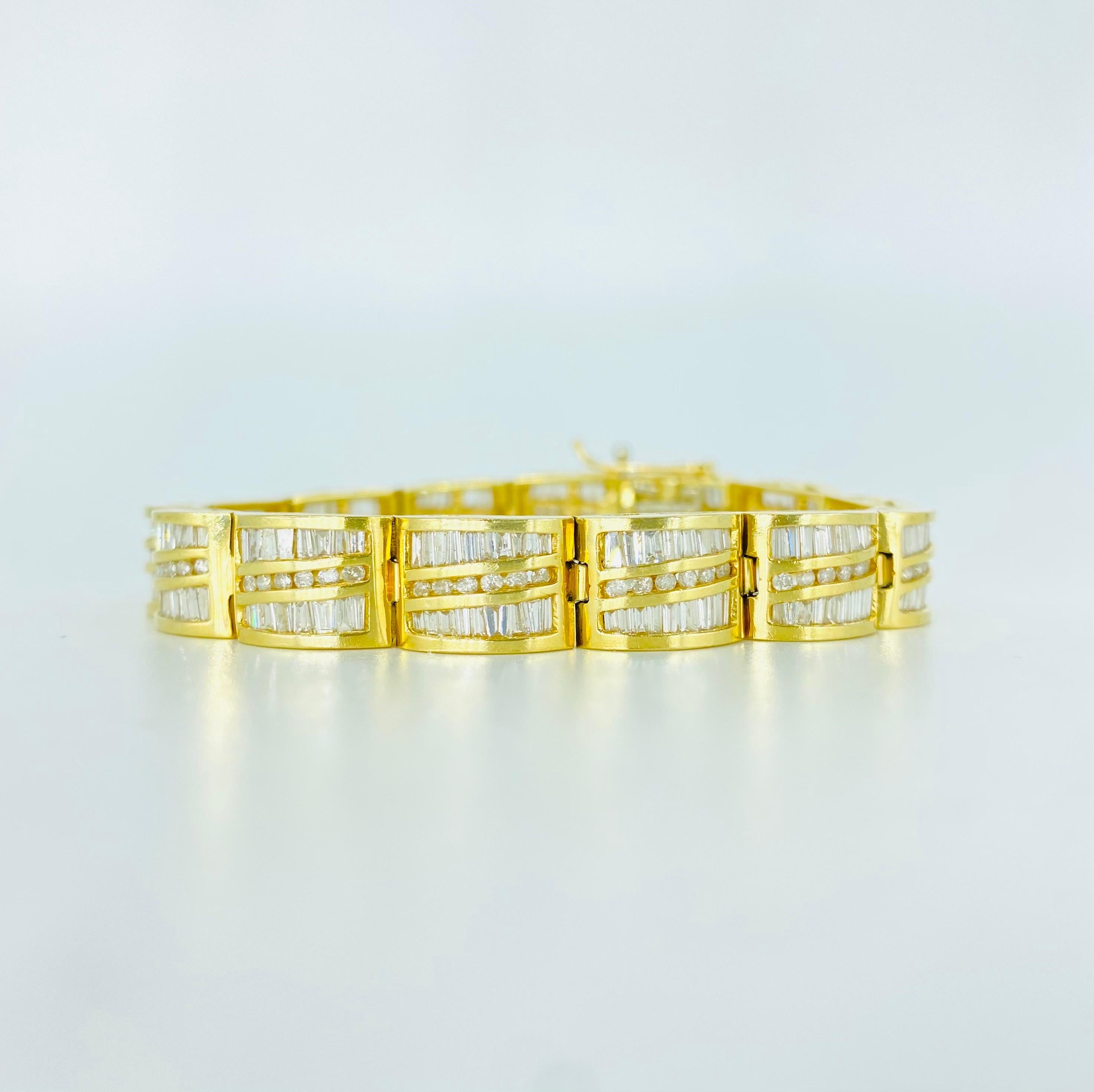 Bracelet tennis vintage en or 14 carats avec diamants taille ronde et baguette de 17 carats en vente 2