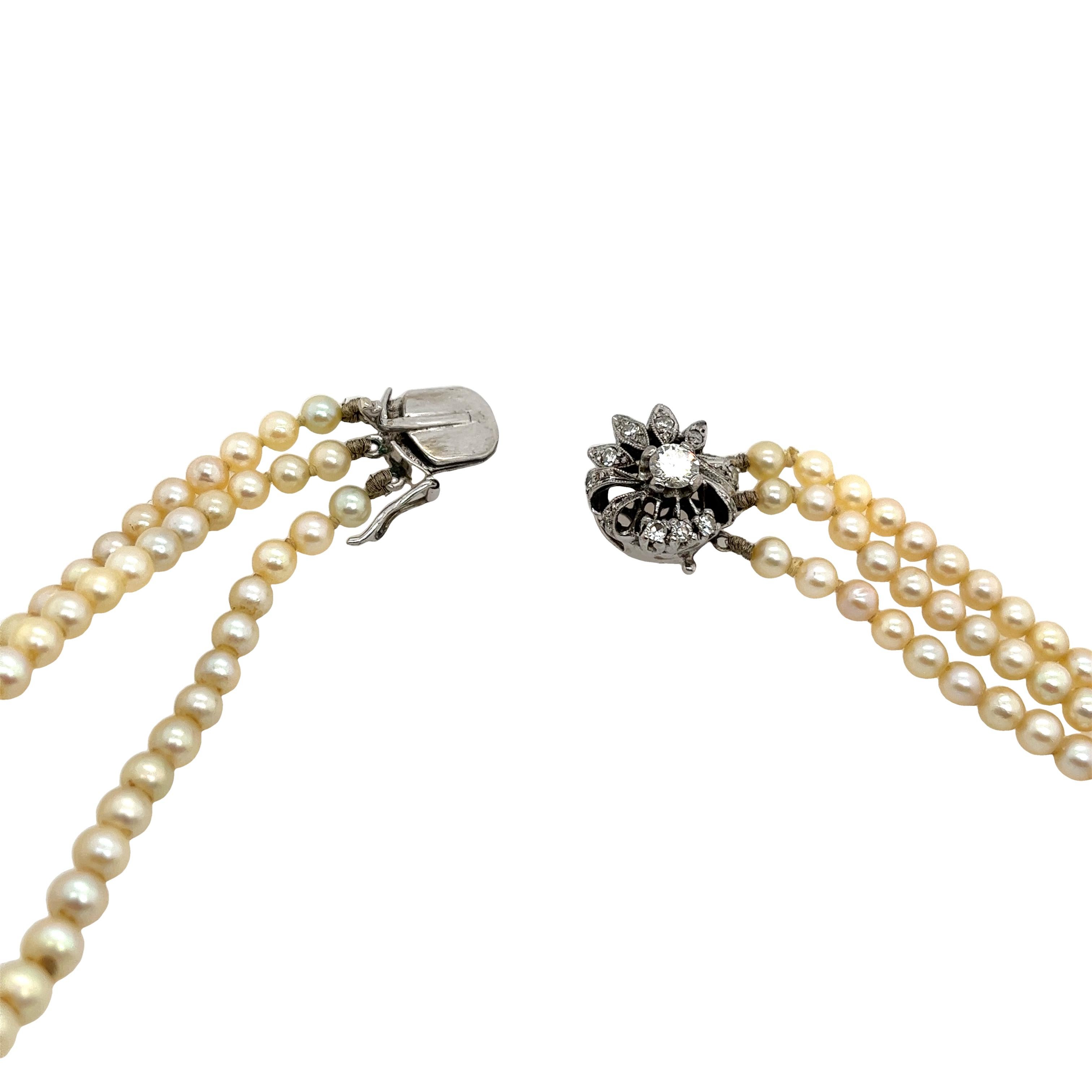 Taille ronde Collier vintage à 3 rangs de perles de culture graduées de 7,3 mm à 3,55 m avec fermoir en diamant en vente