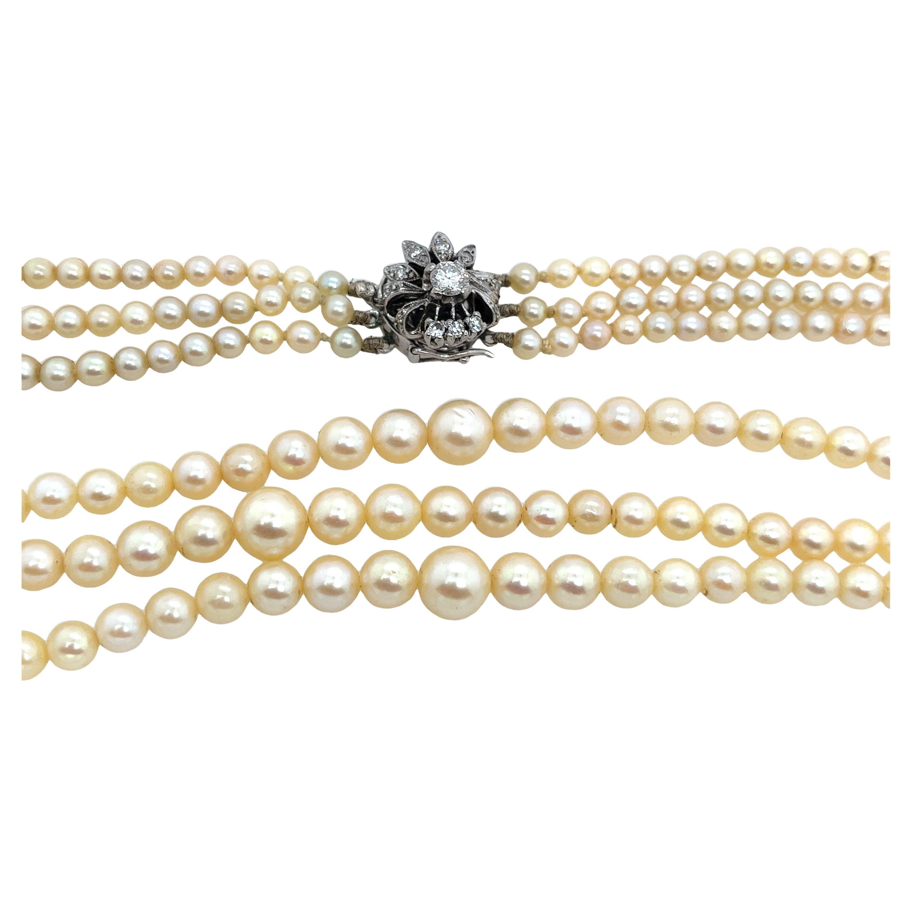 Collier vintage à 3 rangs de perles de culture graduées de 7,3 mm à 3,55 m avec fermoir en diamant en vente