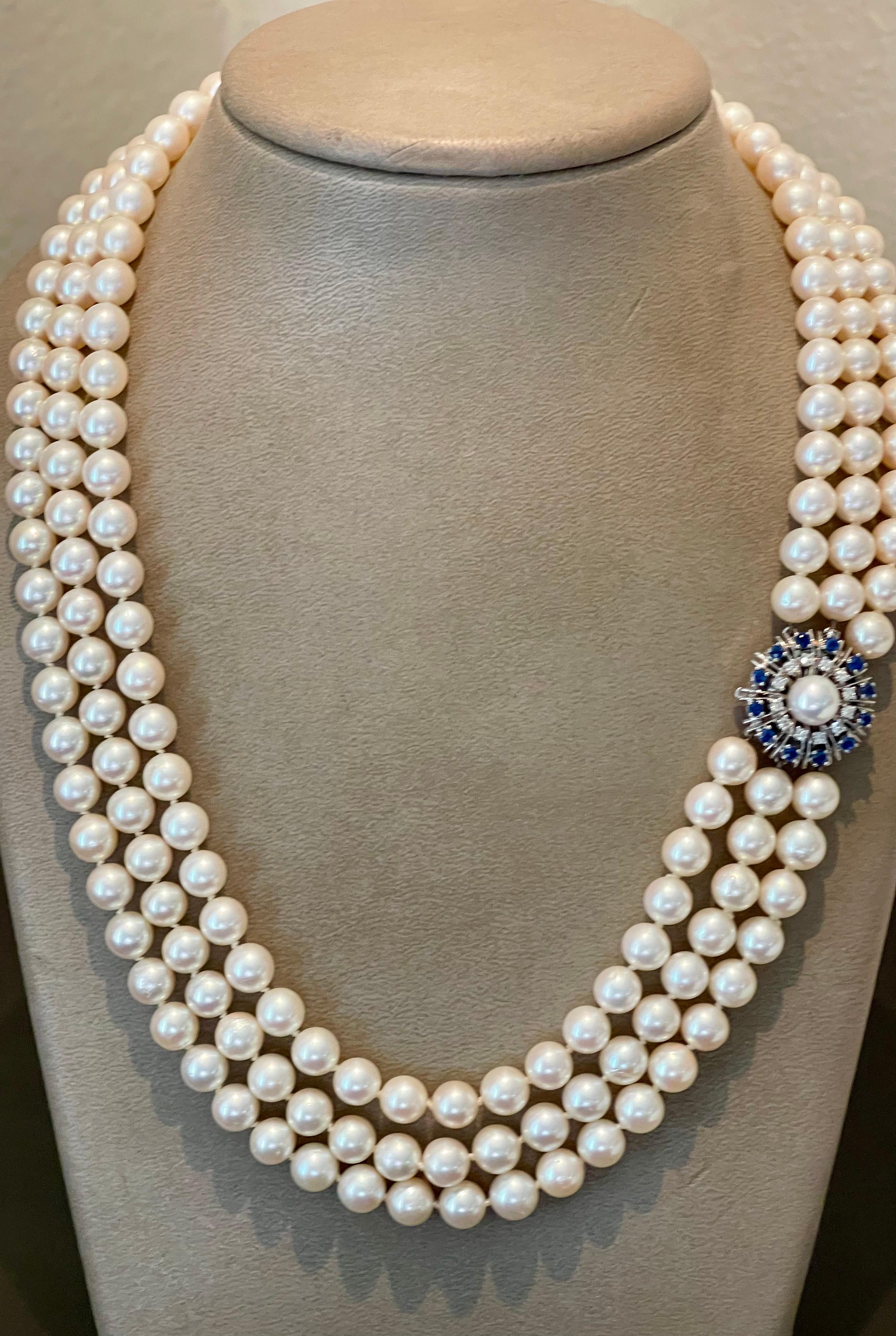 Akoya cultured Pearl Necklace
A classic 2 row pearl necklace, consisting of Akoya cultured pearls, ranging from 7.5 – 8 mm Ø. The 18 K white Gold clasp is set with 12 round blue Sapphires weighing ca. 1.10 ct, and 12 brilliant cut Diamonds weighing