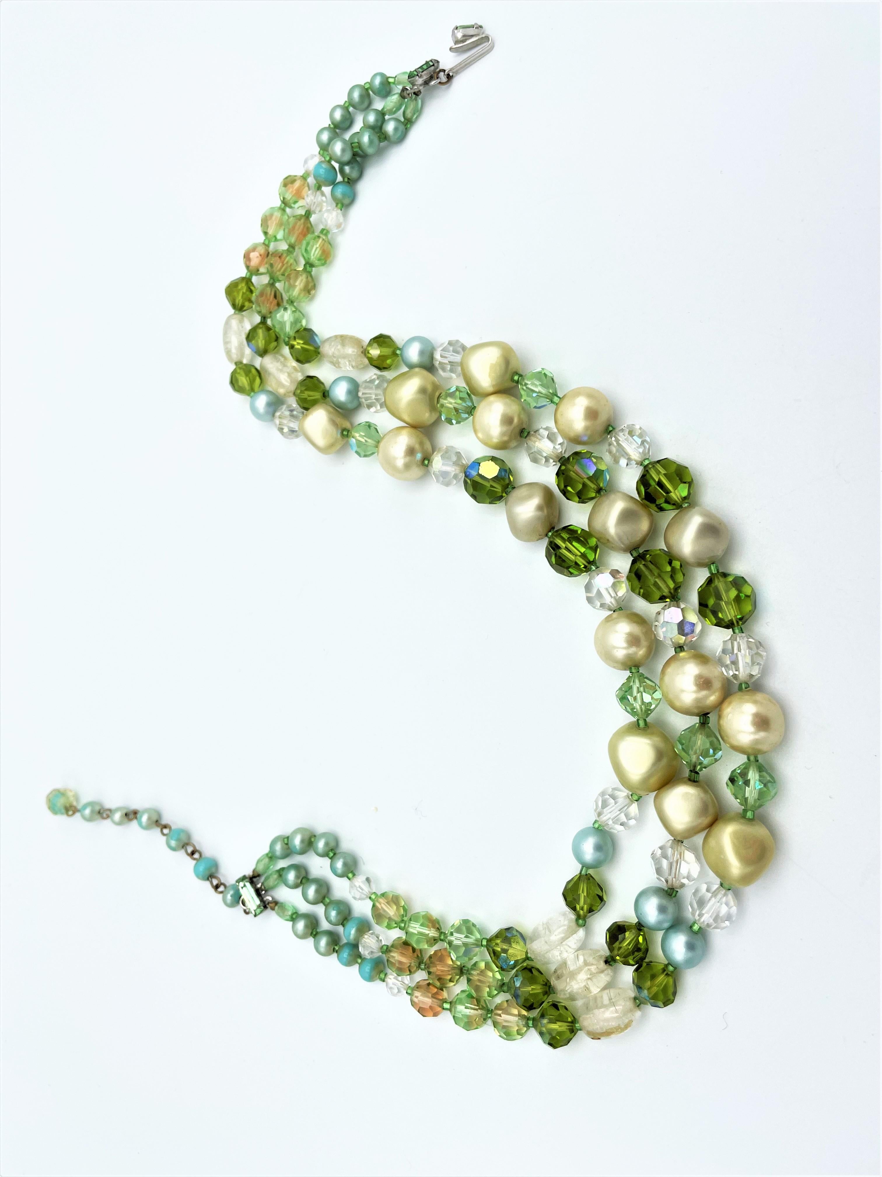Vintage 3-reihige Vintage-Halskette, Strasssteine und falsche Perlen, USA 1950er Jahre, unsigniert im Zustand „Gut“ im Angebot in Stuttgart, DE