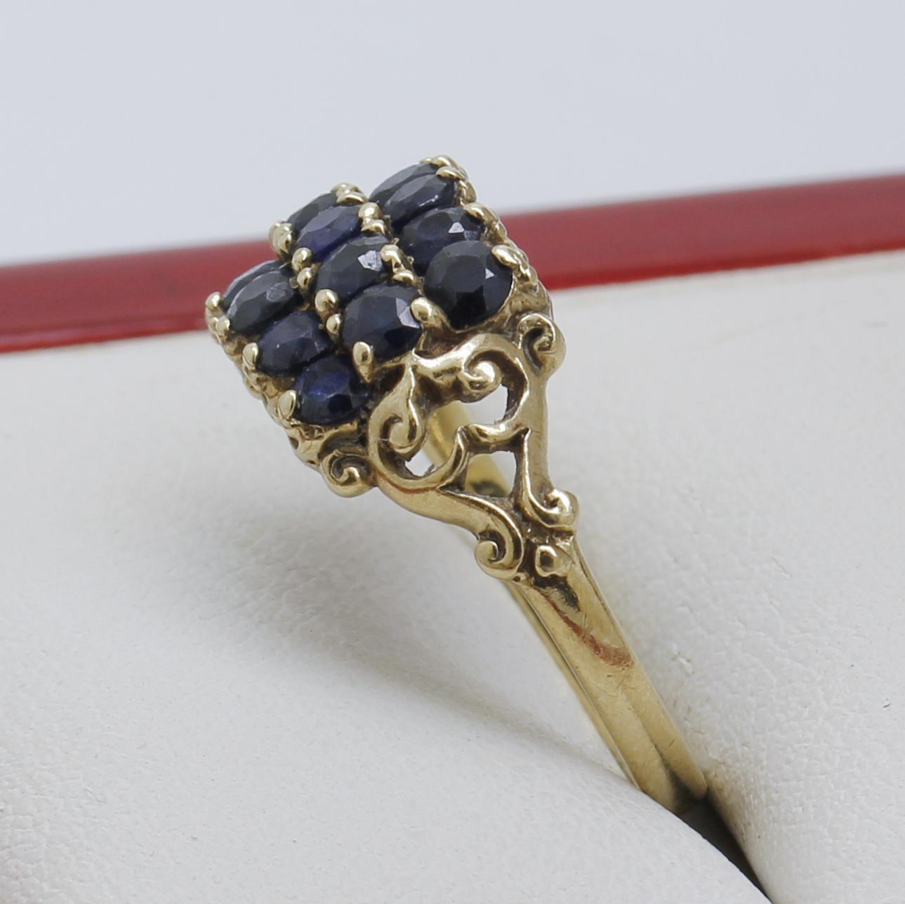 Vintage 3 Row Sapphire Yellow Gold Ring In Good Condition For Sale In BALMAIN, NSW