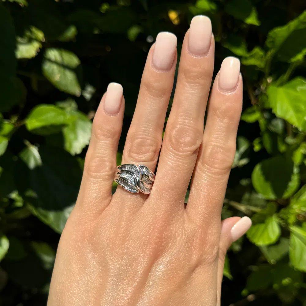 Goldring, 3reihiger Baguette-Diamant-Goldring mit Wirbel (Modernistisch) im Angebot
