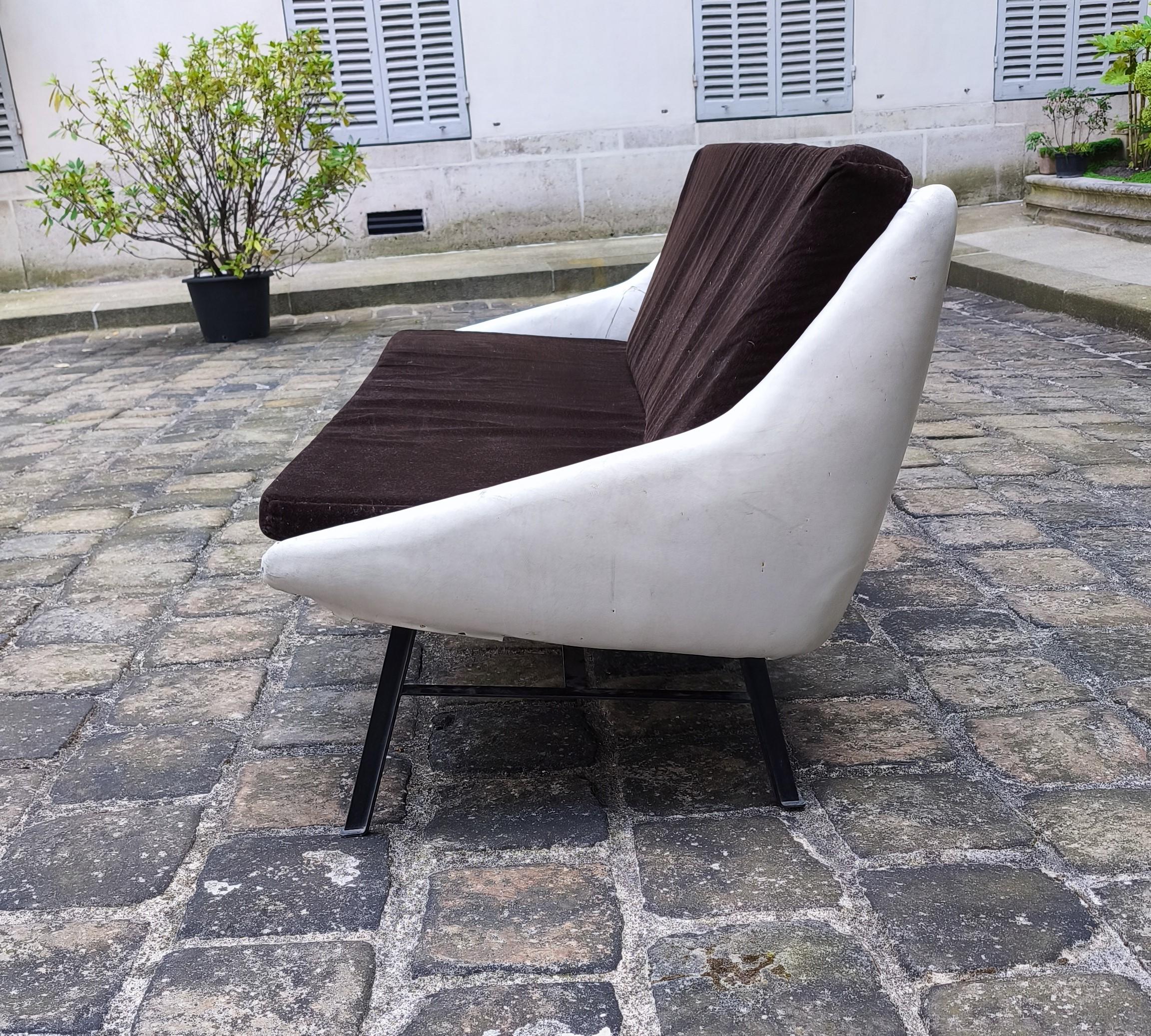 Vintage 3-Sitzer Sofa, Steiner Joseph André Motte, 1950er Jahre im Zustand „Starke Gebrauchsspuren“ im Angebot in Paris, FR