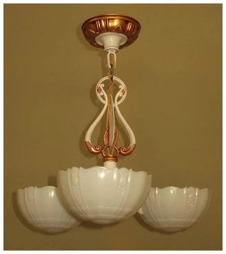 Vintage 3 Slip Shade Antike Beleuchtung Leuchte mit Custard Glas (Gegossen) im Angebot