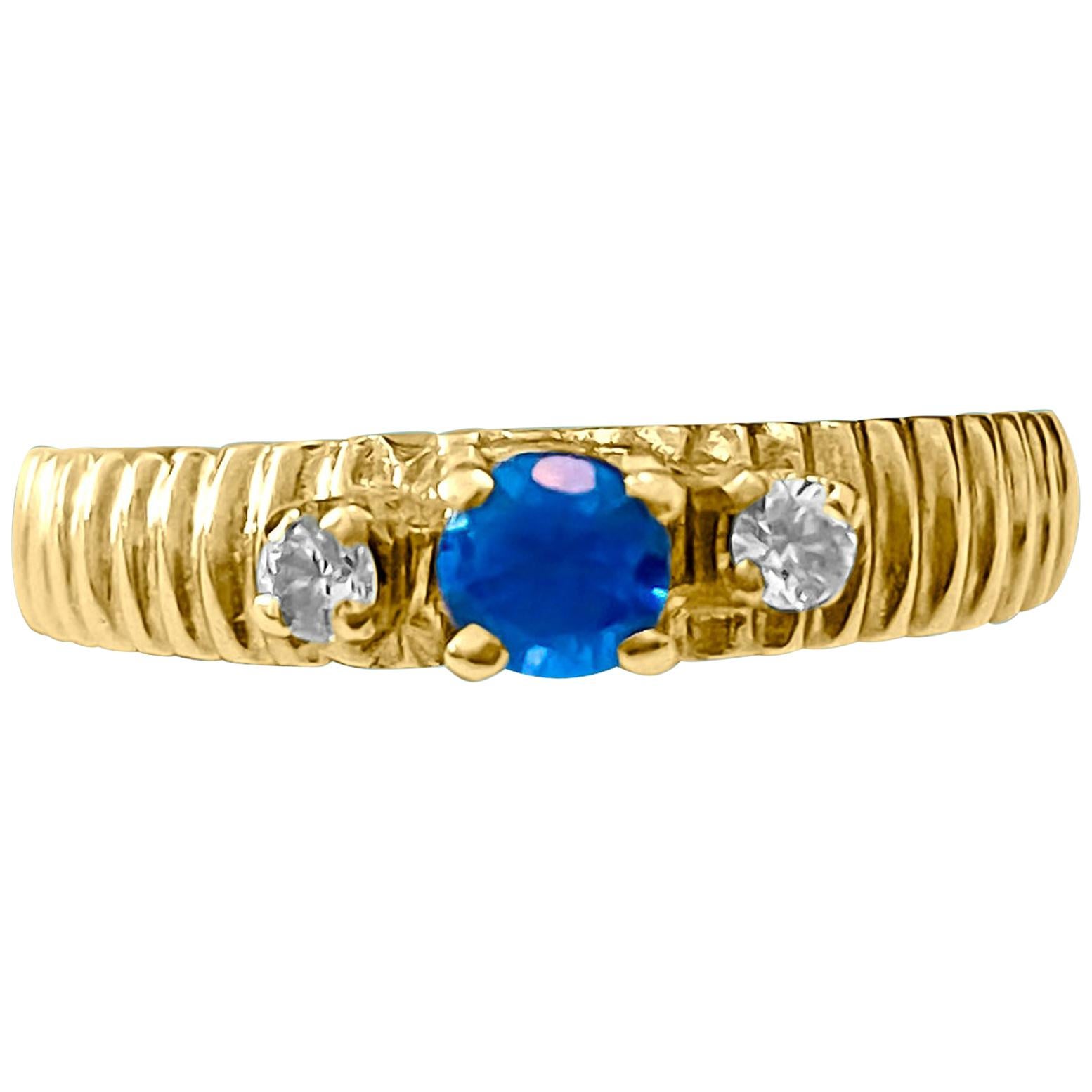 Vintage 3-Stone Blue Sapphire Diamond Engagement Ring For Sale