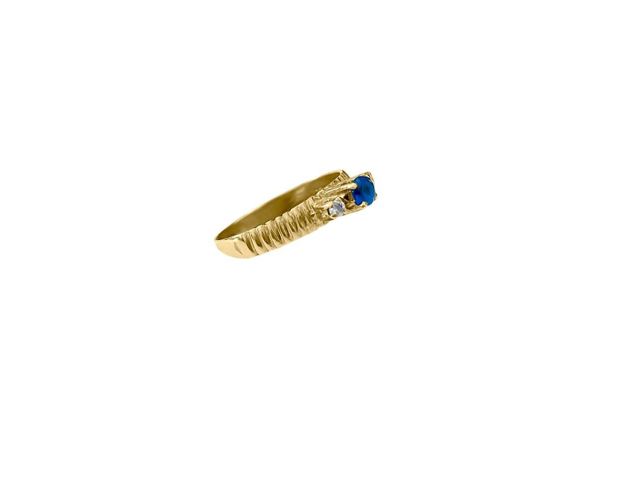Brilliant Cut Vintage 3 Stone, Blue Sappphire & Diamond Ring For Sale