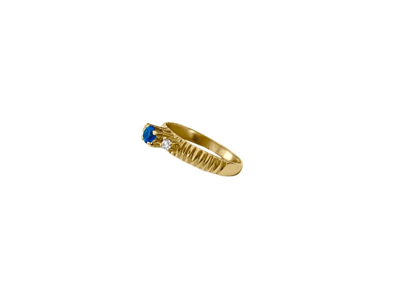 Vintage 3 Stone, Blue Sappphire & Diamond Ring In Excellent Condition For Sale In Miami, FL
