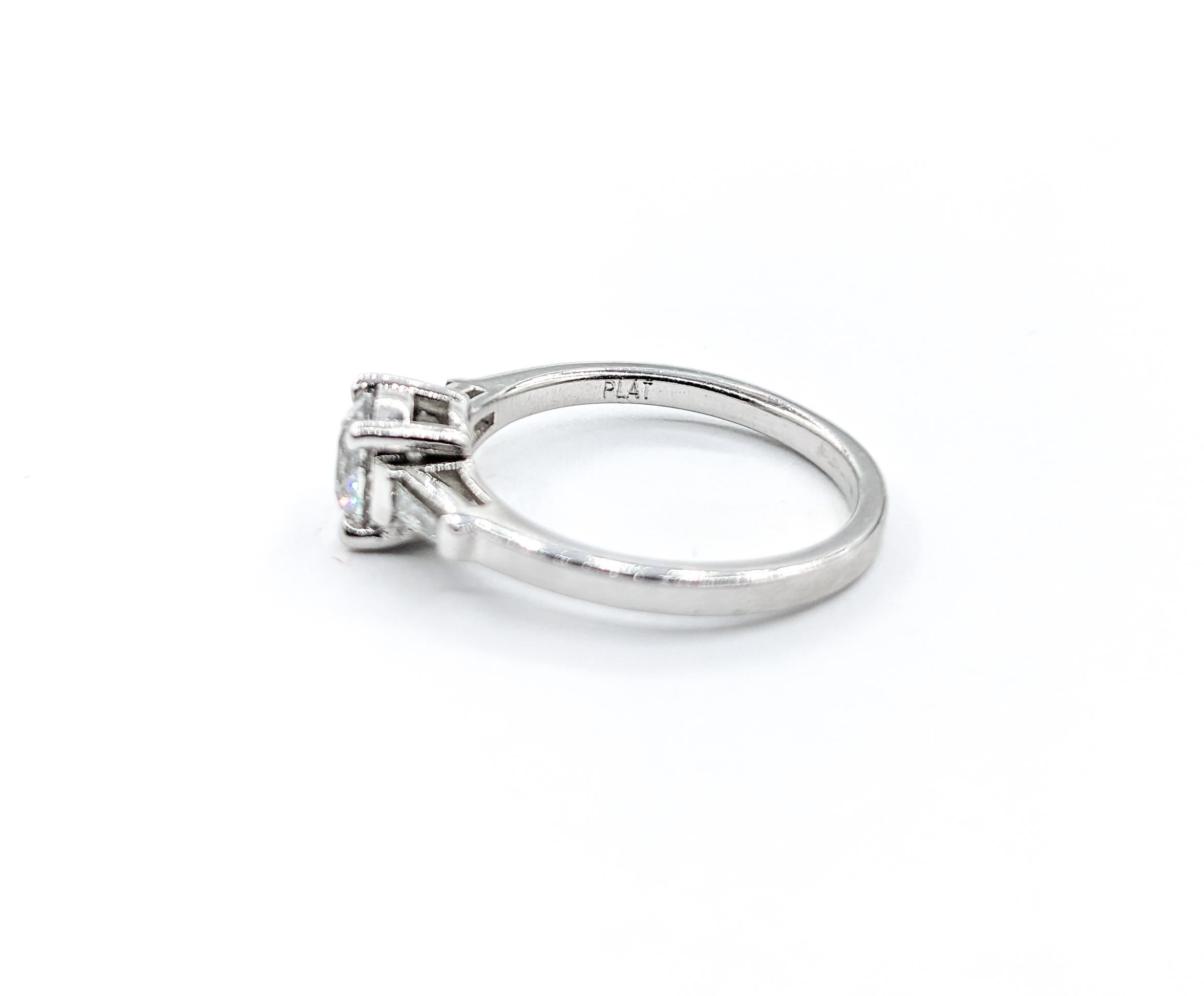 Women's vintage 3-stone design Diamond Engagement Ring In Platinum For Sale