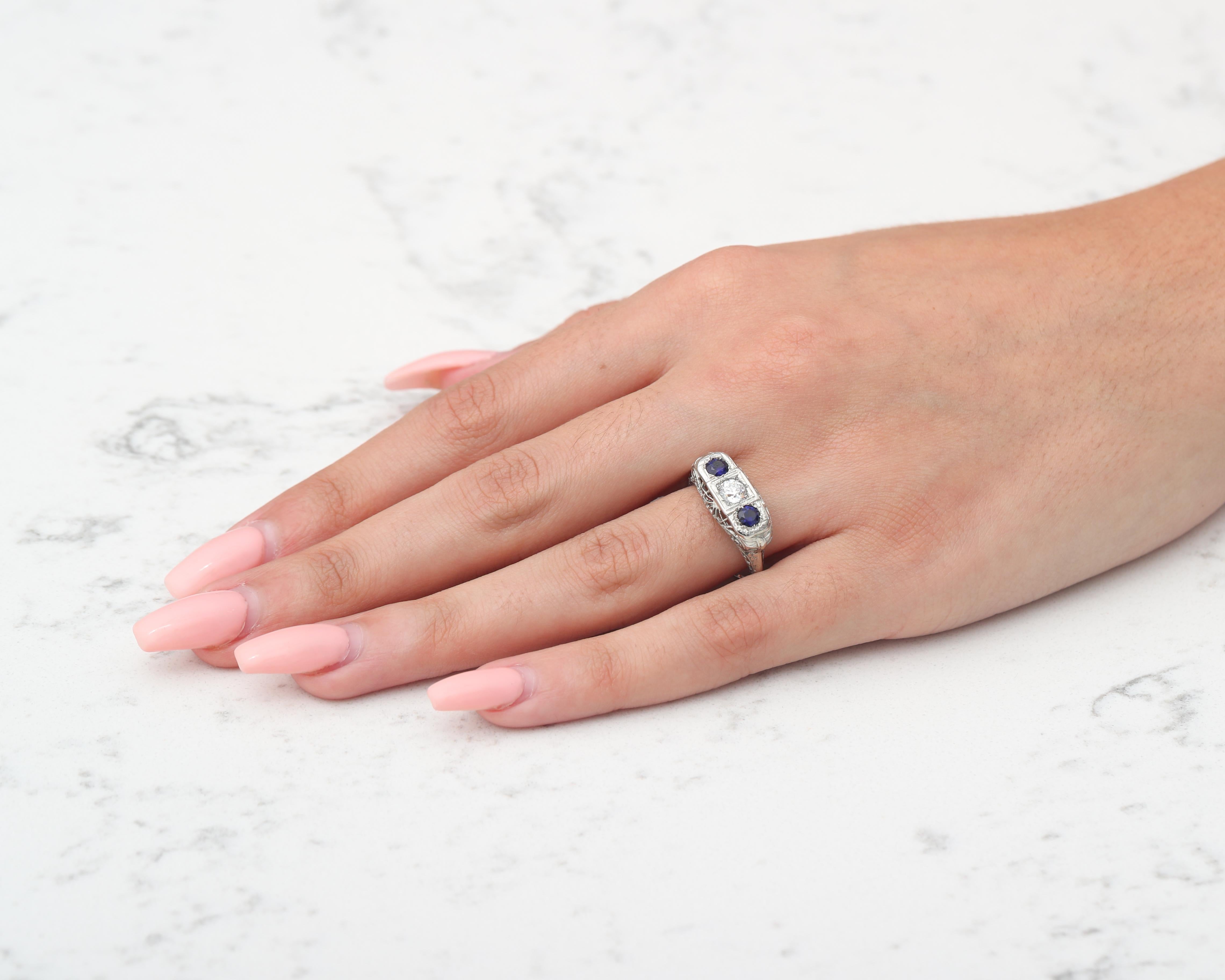Vintage 3-Stone Diamond and Sapphire Platinum Filigree Art Deco Ring In Good Condition In Addison, TX