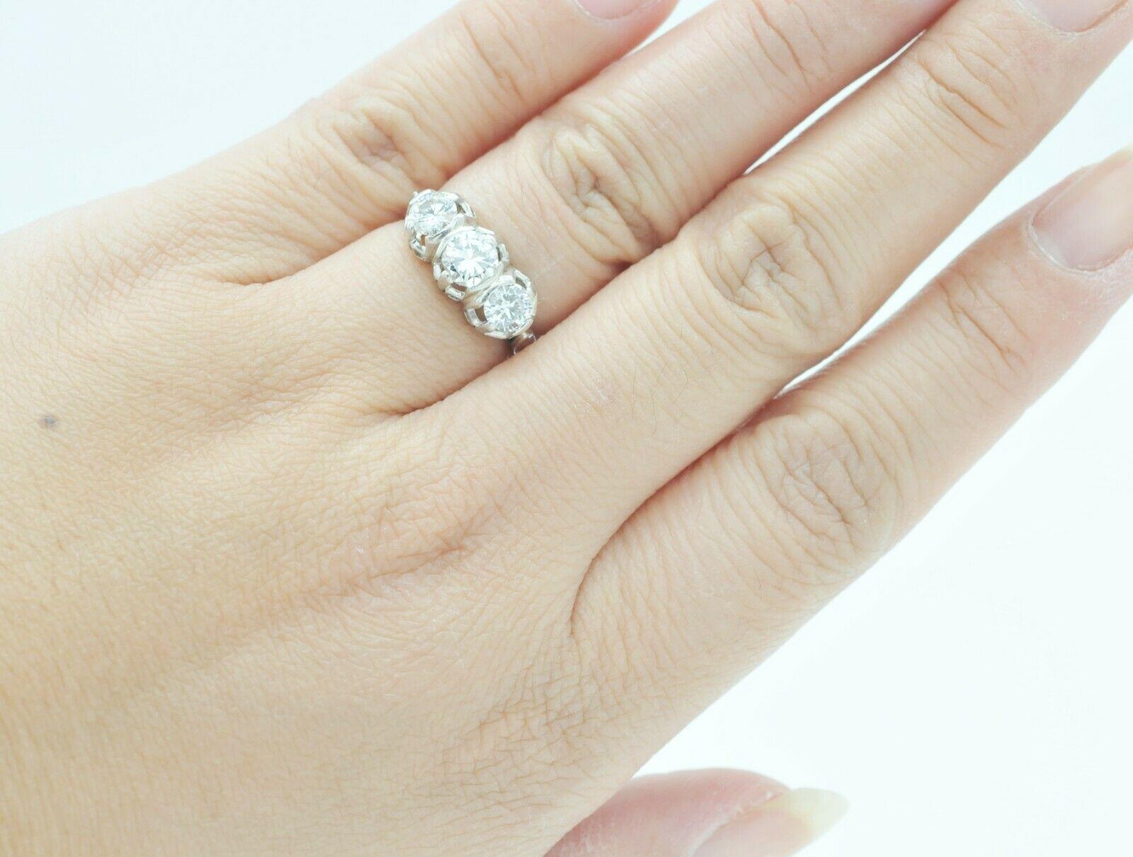 Verlobungsring mit 3 Diamanten im Zustand „Hervorragend“ im Angebot in Los Angeles, CA