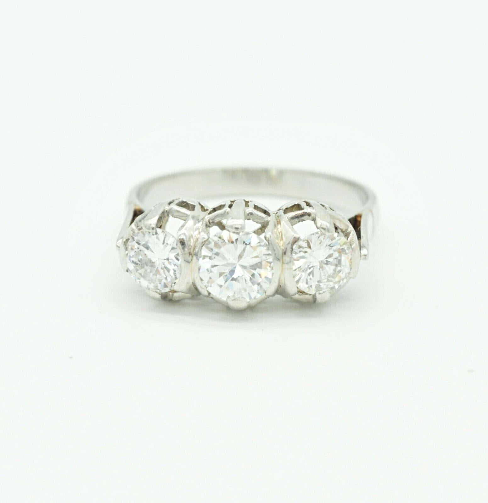 Retro Vintage 3 Stone Diamond Engagement Ring For Sale
