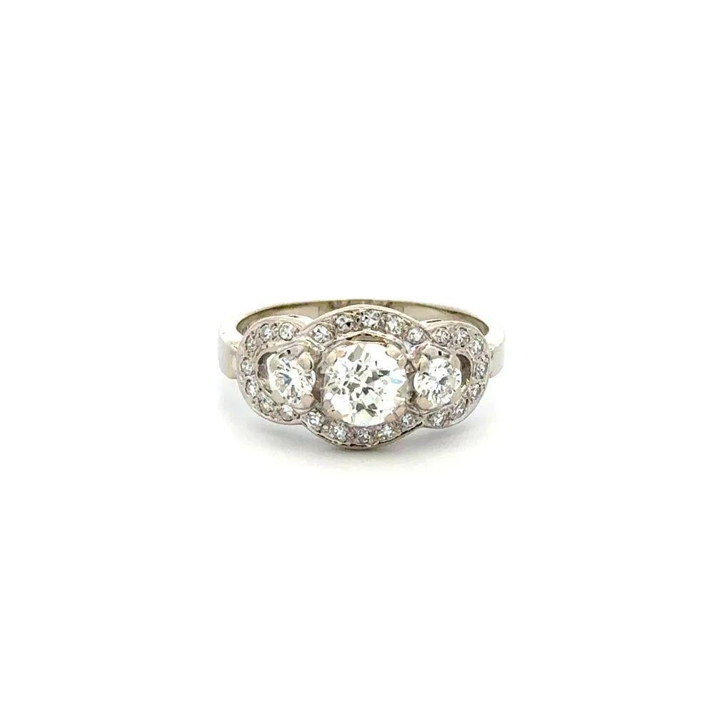 Taille mixte Vintage 3 Stone Diamond Platinum and Gold Mid Century Modern Ring (bague moderne du milieu du siècle en platine et or) en vente