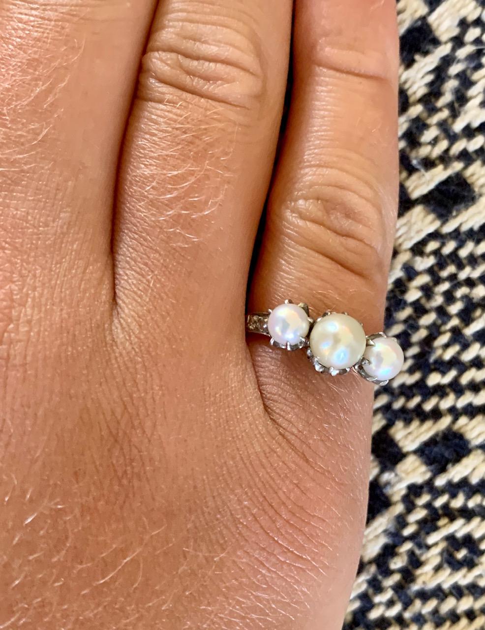 14 Karat Gelbgold Vintage-Ring mit 3 Steinen und Diamanten im Euroschliff an der Seite 3