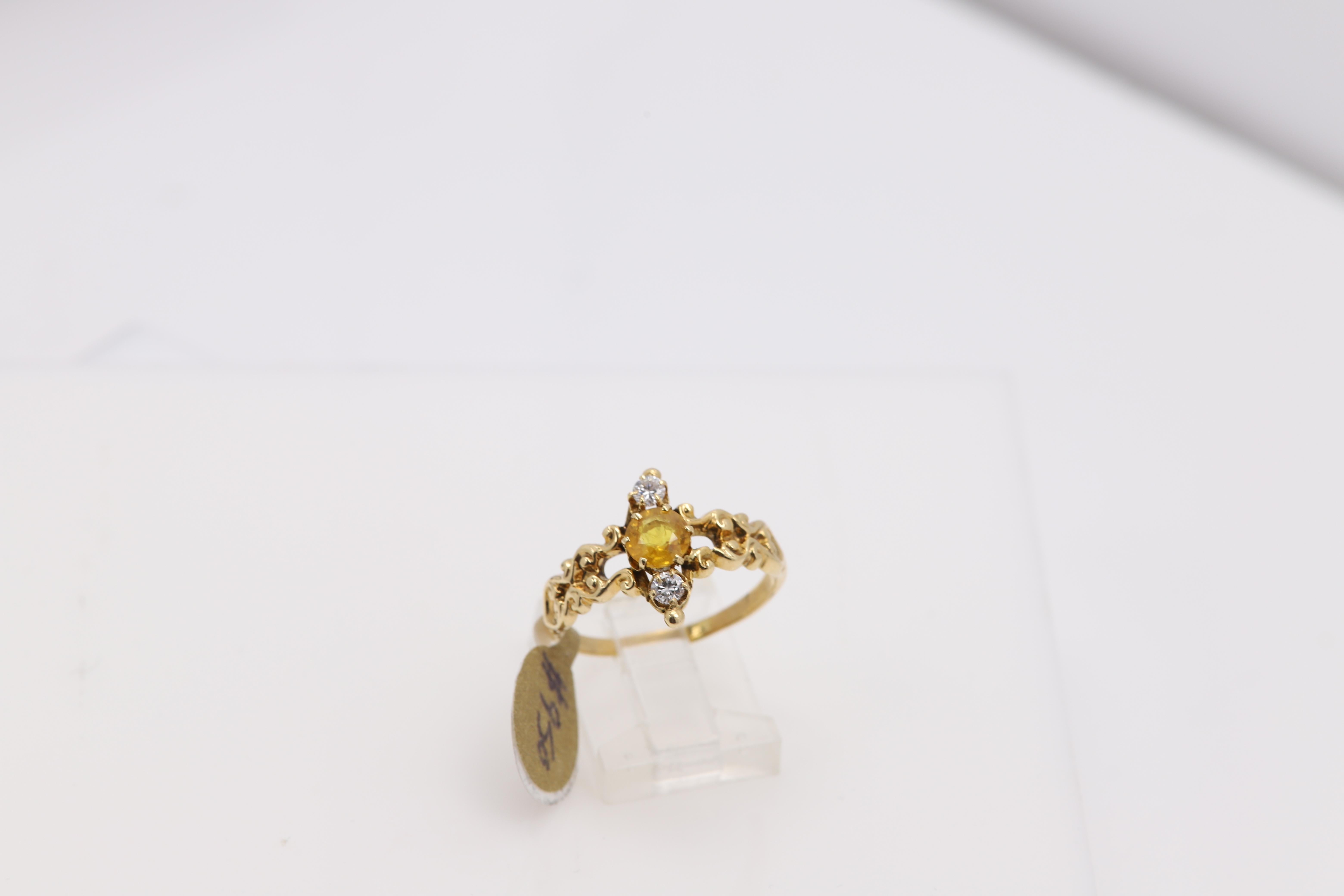 Vintage-Ring aus 14 Karat Gelbgold mit 3 Steinen, Diamant und Saphir, ca. 1940er Jahre im Angebot 4