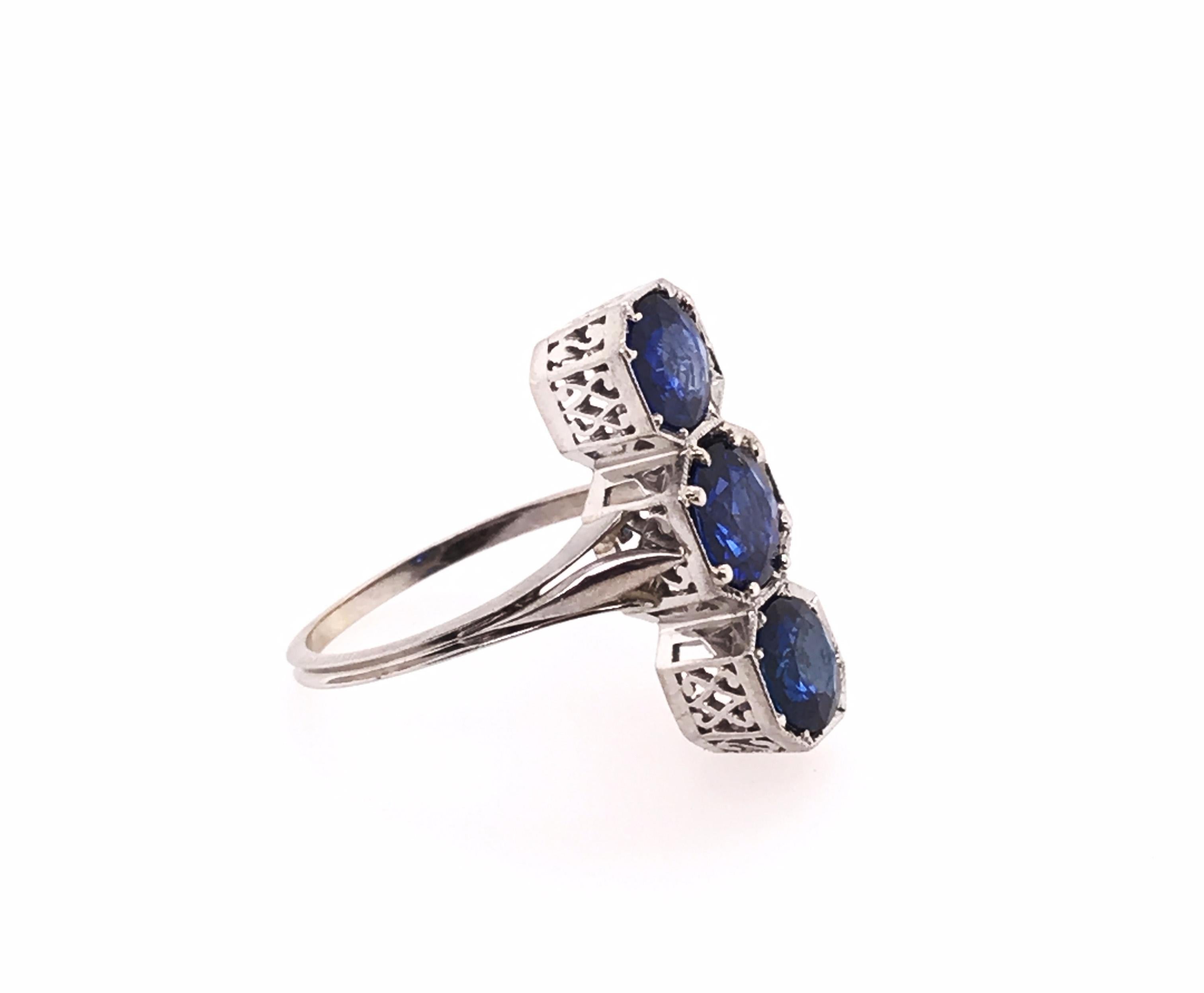 Edwardian 3 Stone Sapphire Ring 3.40ct Round Cut Genuine 1900's Antique 18K In Good Condition For Sale In Dearborn, MI