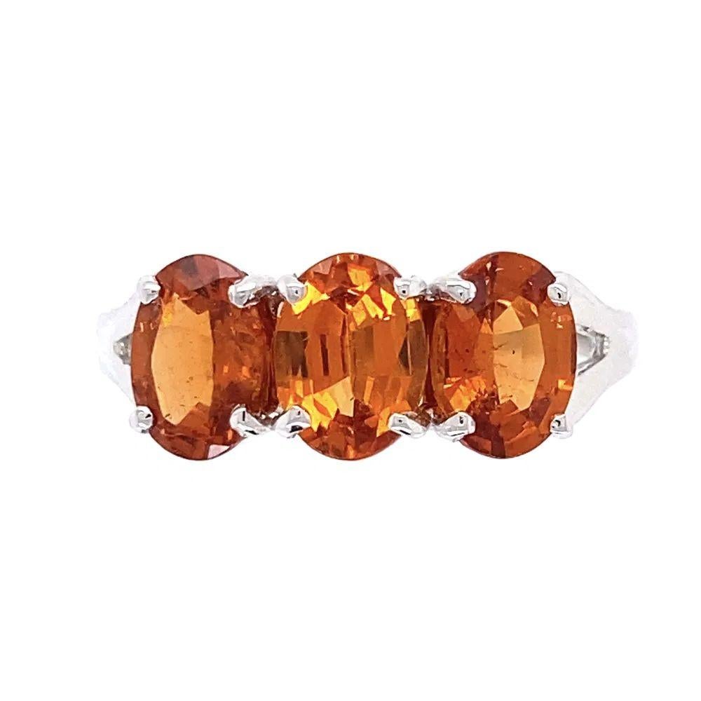Modern Vintage 3 Stone Spessartite Garnet Gold Band Ring For Sale