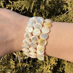 Pulsera vintage de 3 vueltas de perlas con cierre acanalado de oro amarillo de 14k