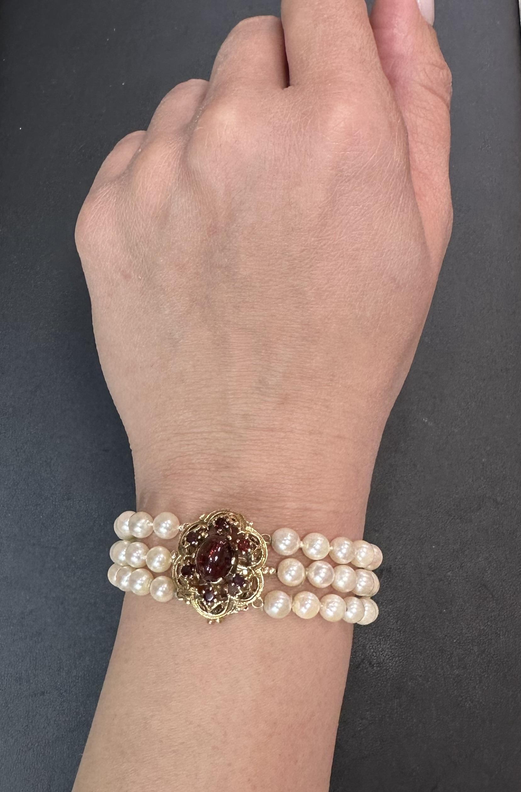 Vintage 3 Strand Pearl Bracelet w/ Yellow Gold Bars Cabochon Garnet Clasp In Good Condition For Sale In Montclair, NJ