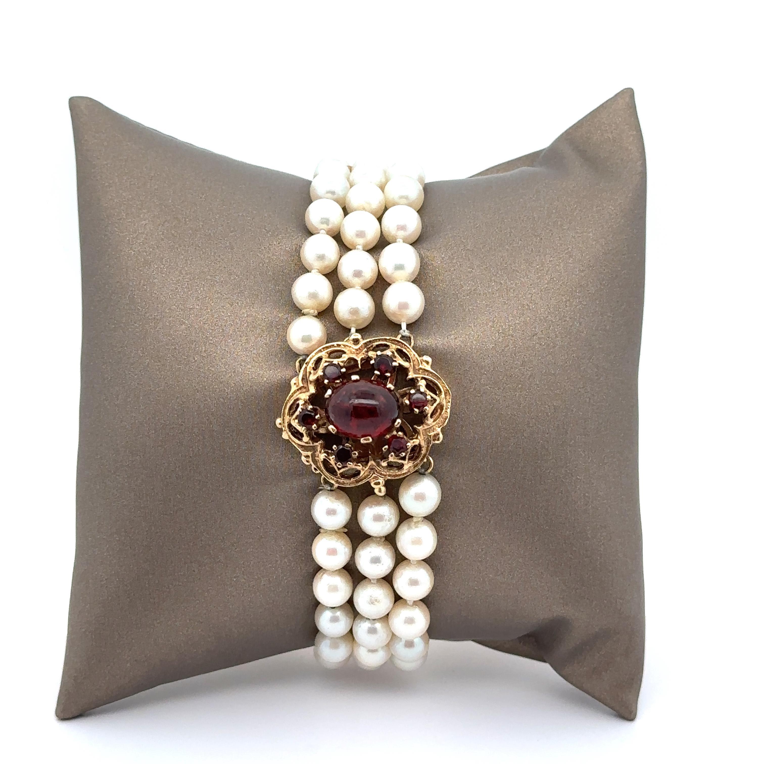 Vintage 3 Strand Pearl Bracelet w/ Yellow Gold Bars Cabochon Garnet Clasp For Sale 2