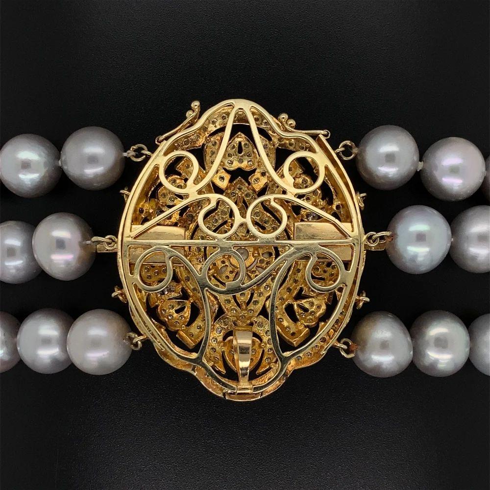 Taglio rotondo Collana vintage a 3 fili con perle dei mari del sud e diamanti con chiusura in oro in vendita