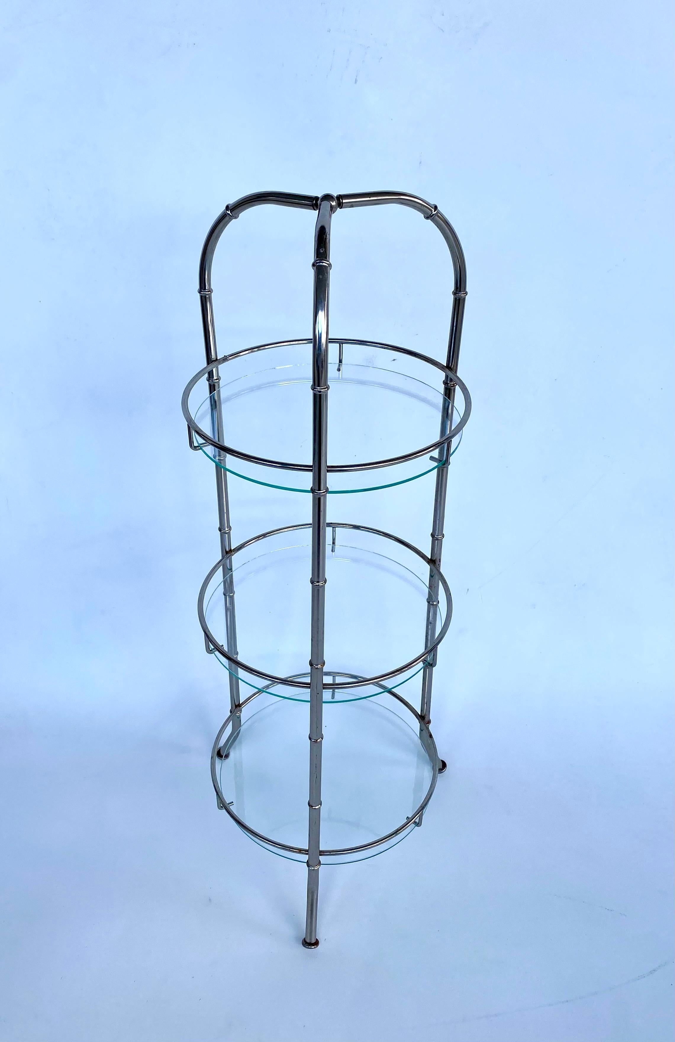 Américain Vintage 3-tiers Chromed Carrying Dessert Cake Stand with Glass Shelves en vente