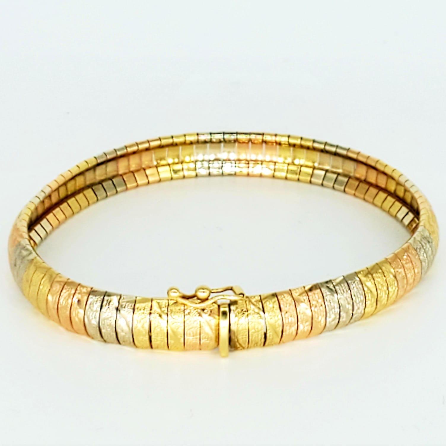 Bracelet vintage en or 18 carats, motif serpent tissé 3 tons Excellent état - En vente à Miami, FL