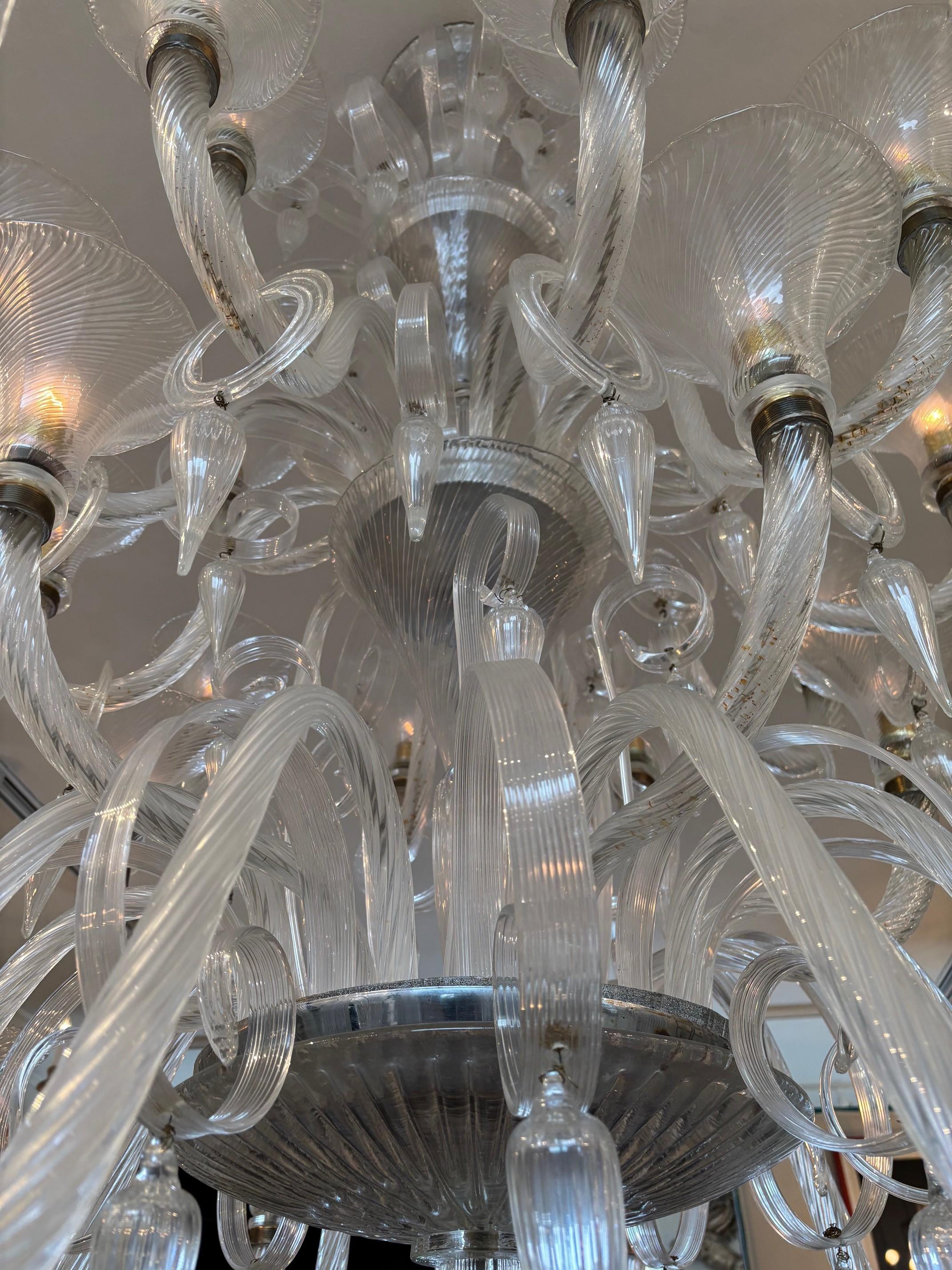 Lampadario d'epoca a 30 luci di Murano in vendita 4