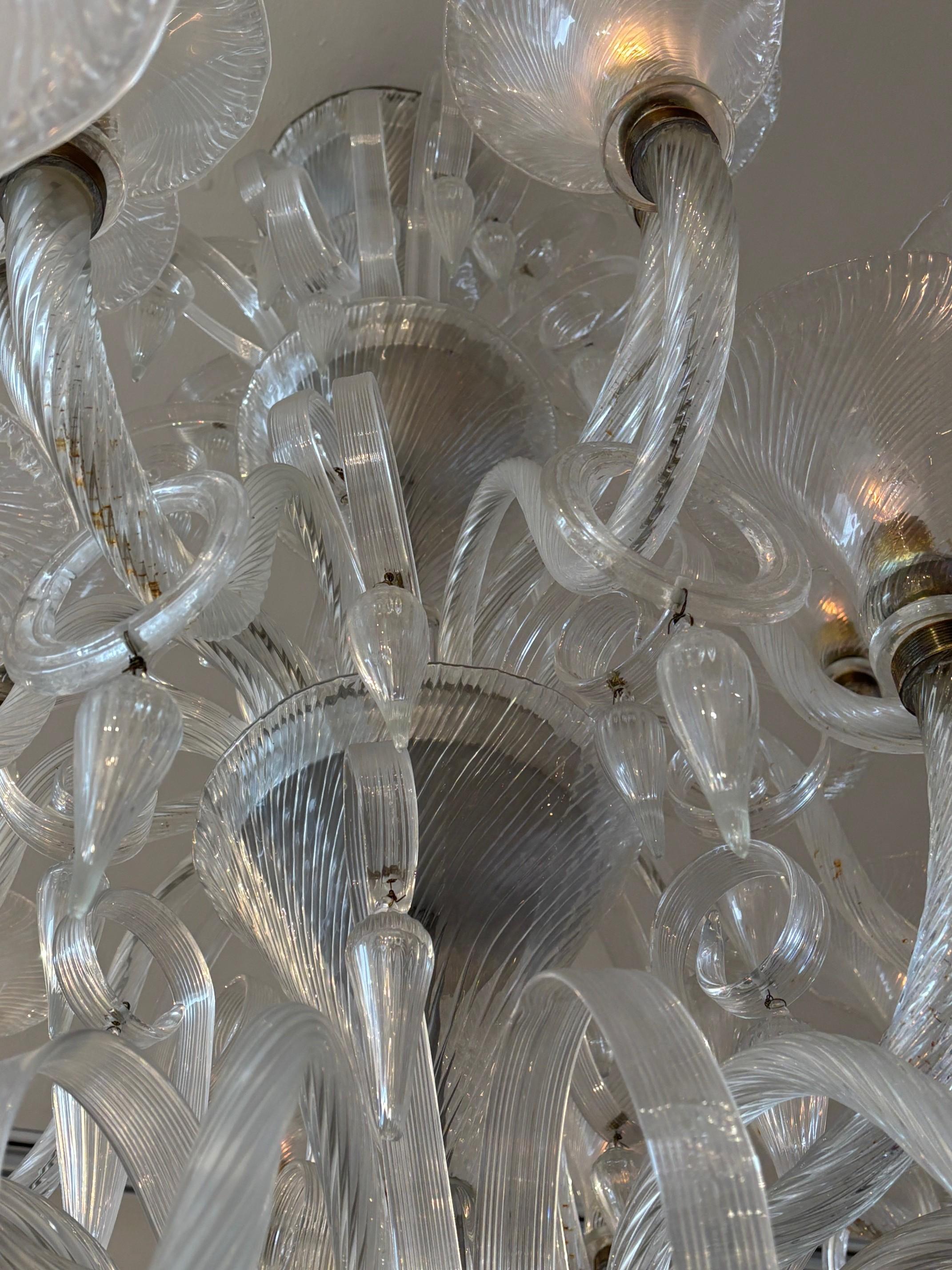 Lampadario d'epoca a 30 luci di Murano in vendita 7