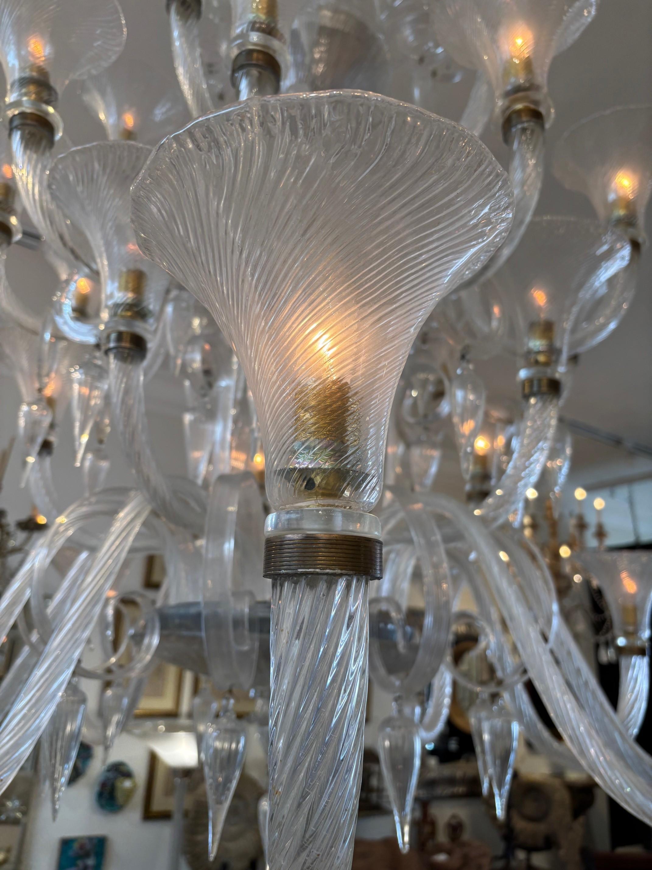 Lampadario d'epoca a 30 luci di Murano in vendita 9